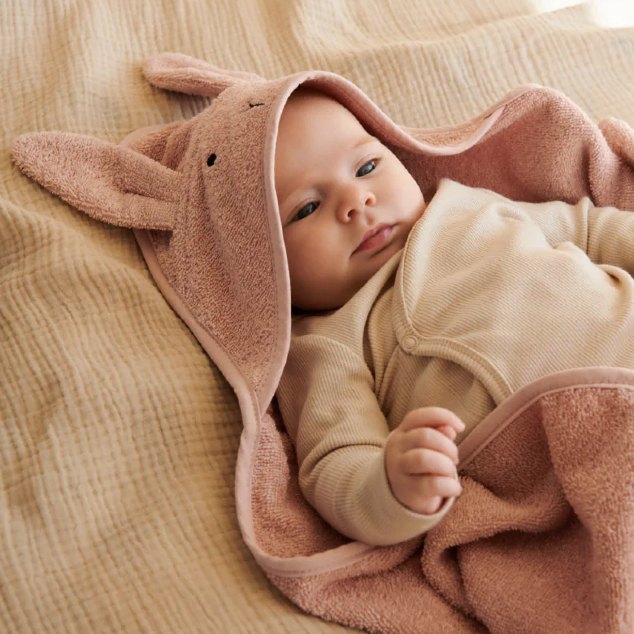 LIEWOOD Albert Rabbit Hooded Towel for Kids - 70x70cm Soft Baby Bath Towel with Cute Rabbit Ears - Perfect for Bath Time, Swimming & Beach (Rose Pink)