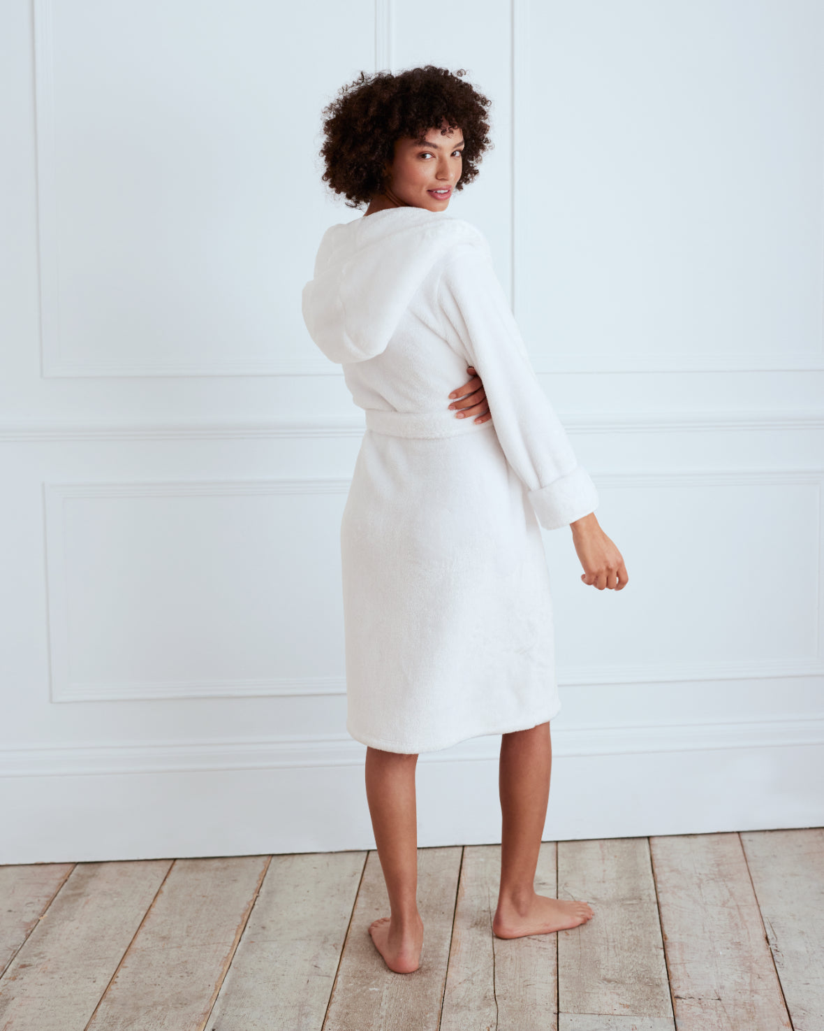 Soft & Cozy Fleece Dressing Gown for Women - Warm White Bathrobe - Perfect for Winter Mornings, Spa Days & Relaxing at Home