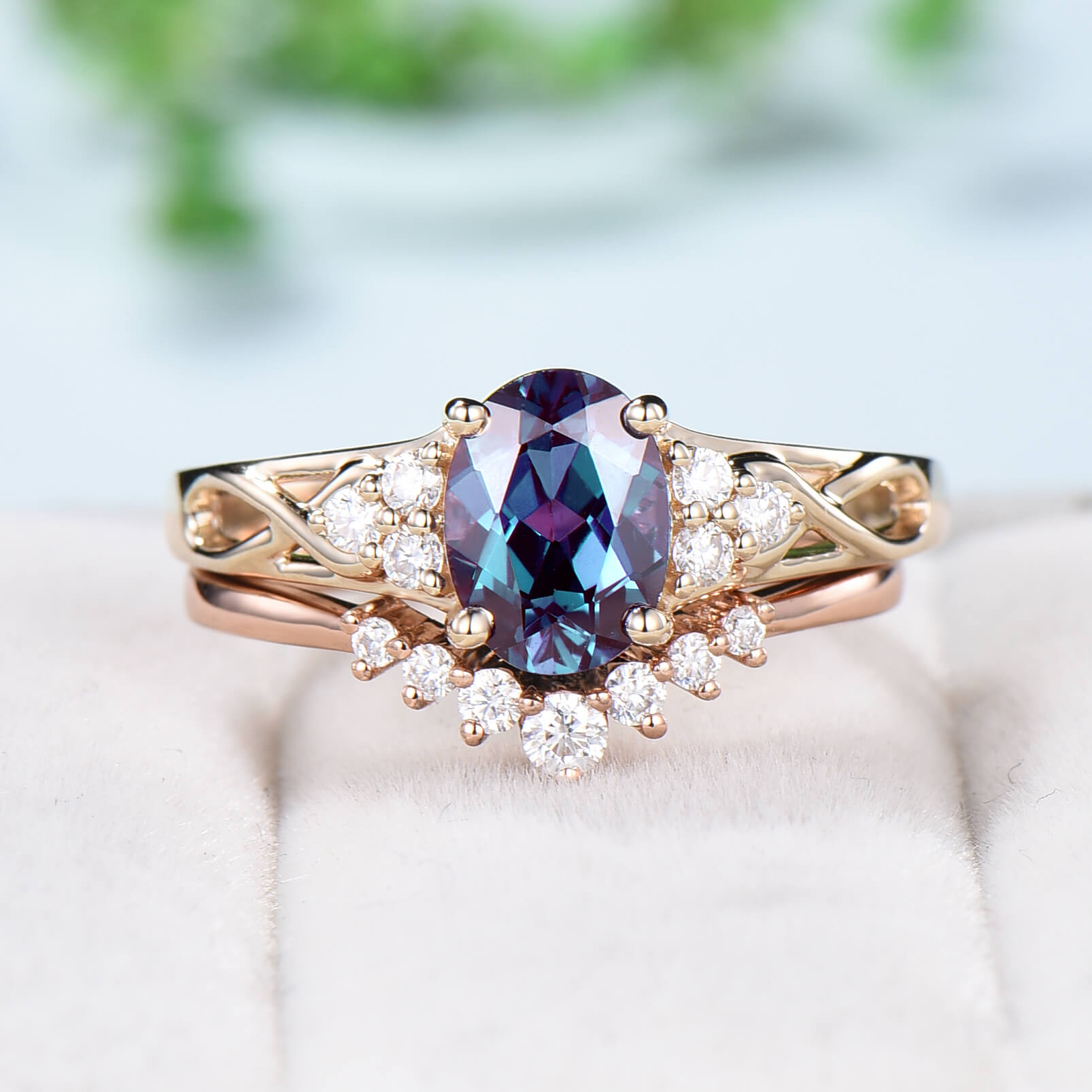 Celtic Love Alexandrite Engagement Ring Set - 18K Yellow Gold Vintage Color Changing Cluster Diamond Art Deco Wedding Band for Women | Perfect for Proposals, Anniversaries & Unique Bridal Jewelry