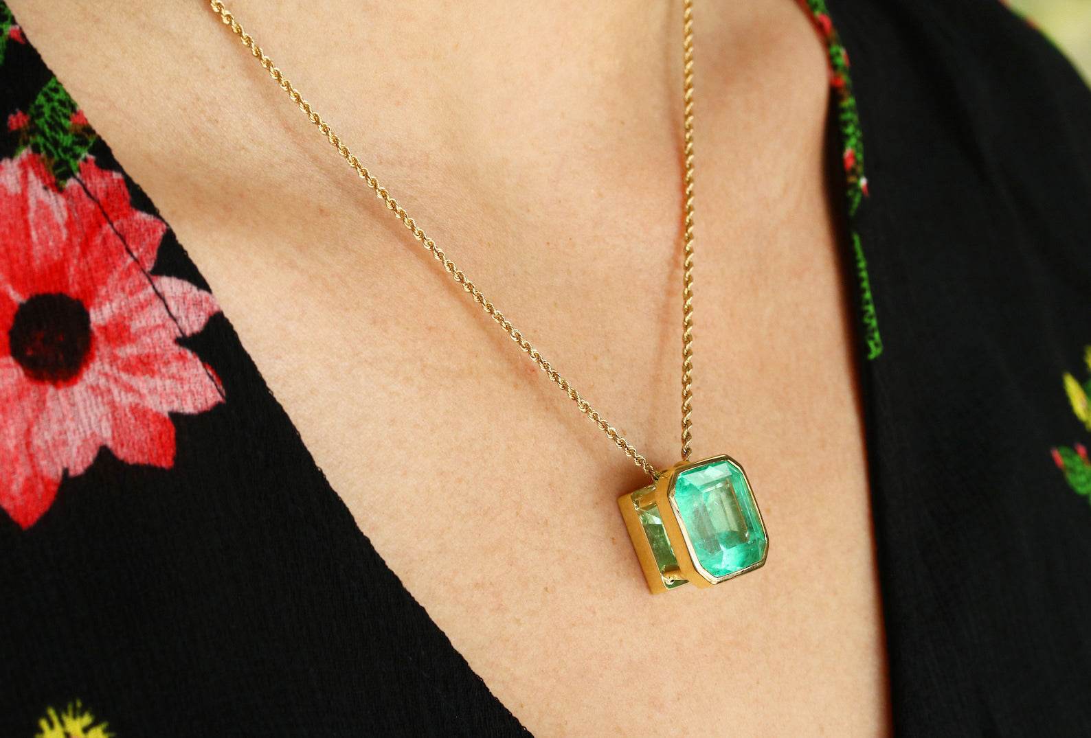 5.0 Carat Asscher Cut Emerald Necklace in 14K Gold, Modern Bezel Setting - Perfect for Weddings, Anniversaries & Special Occasions