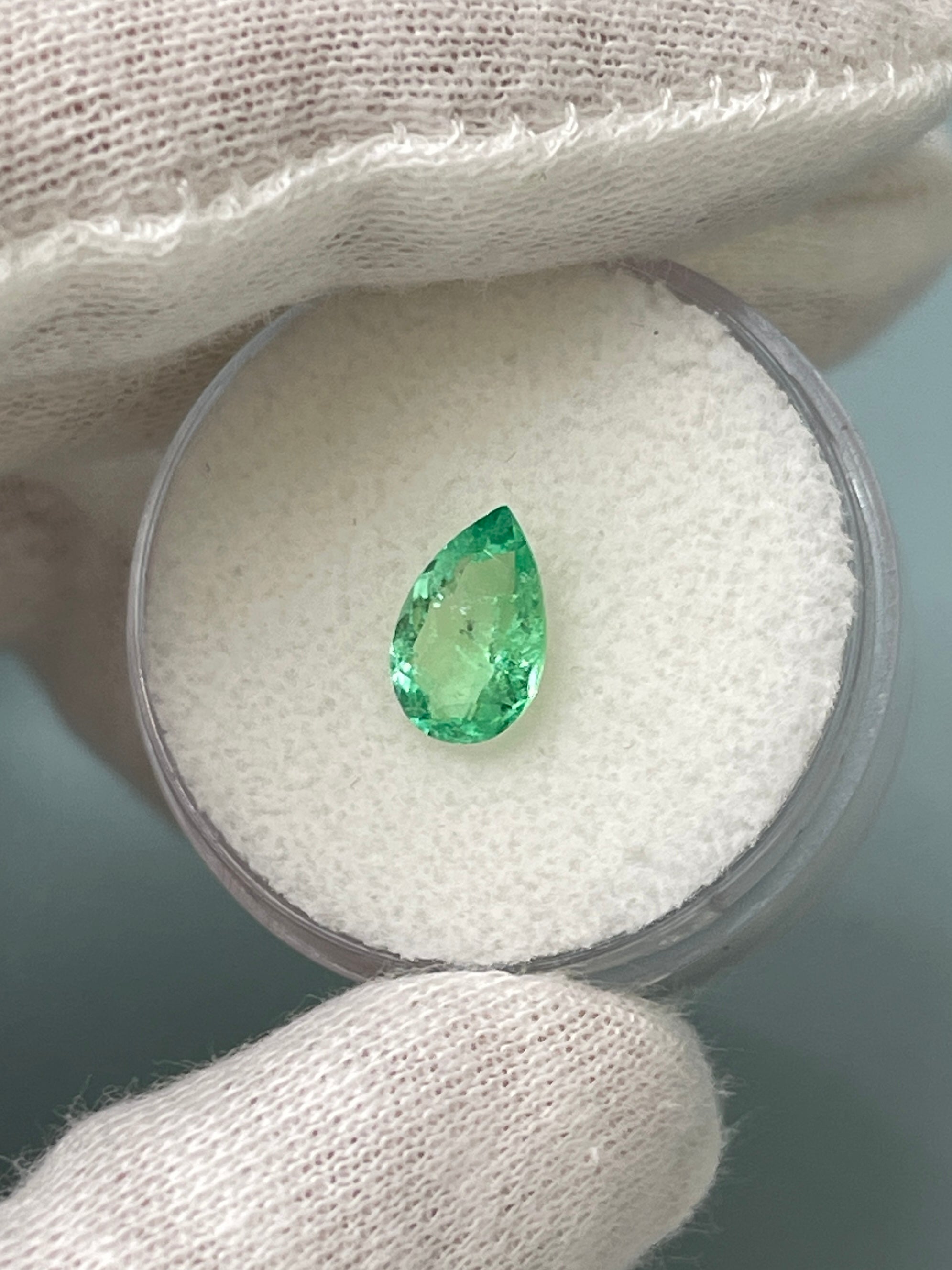 1.07 Carat 9x6mm Light Yellowish Green Natural Colombian Emerald Pear Cut Loose Gemstone for Pendant Jewelry - Perfect for Engagement Rings, Necklaces & Custom Designs