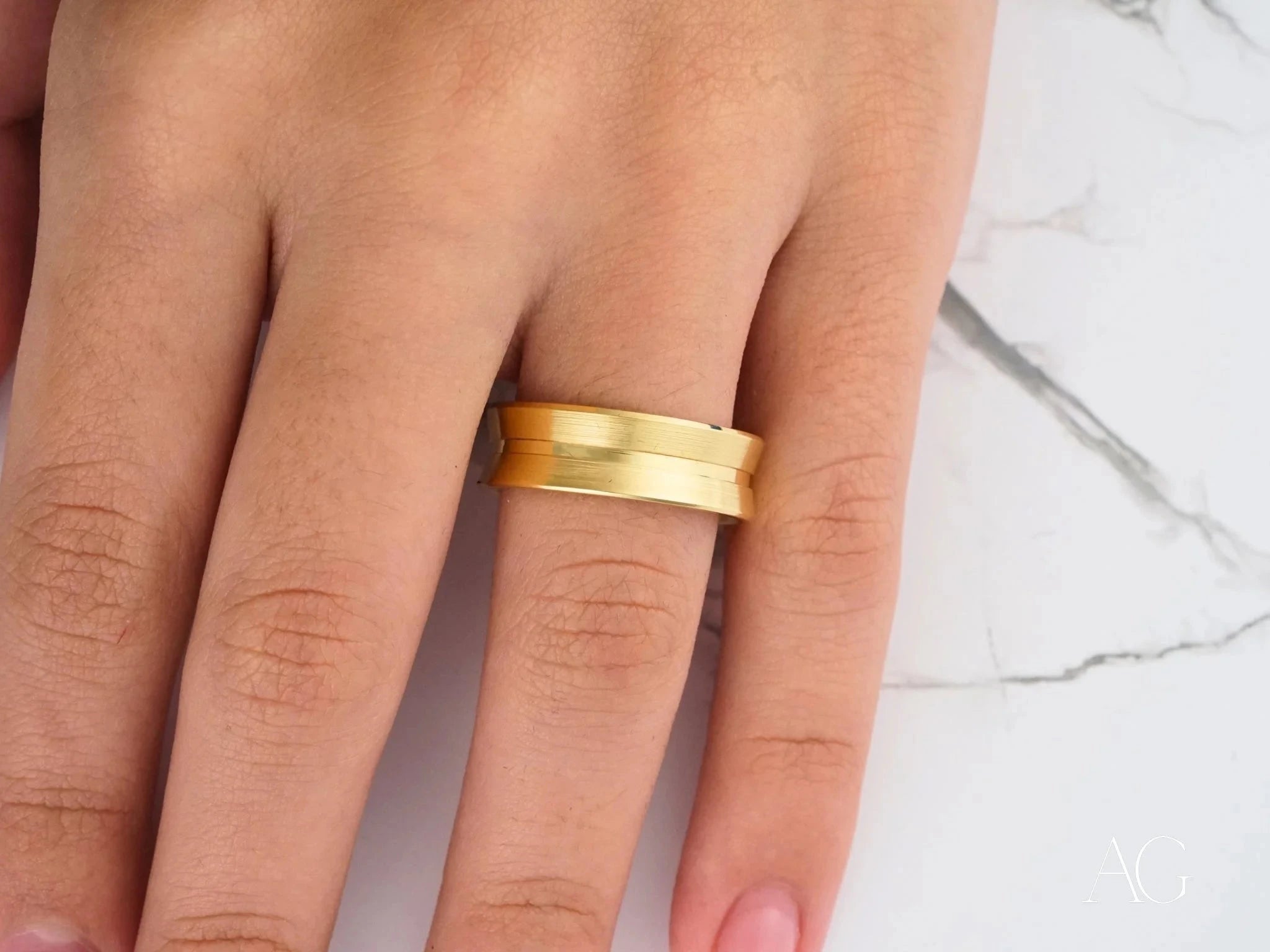 Golden Horizon Wedding Band Ring for Men & Women - Elegant 14K Gold Plated Wedding Ring for Couples, Anniversaries & Special Occasions