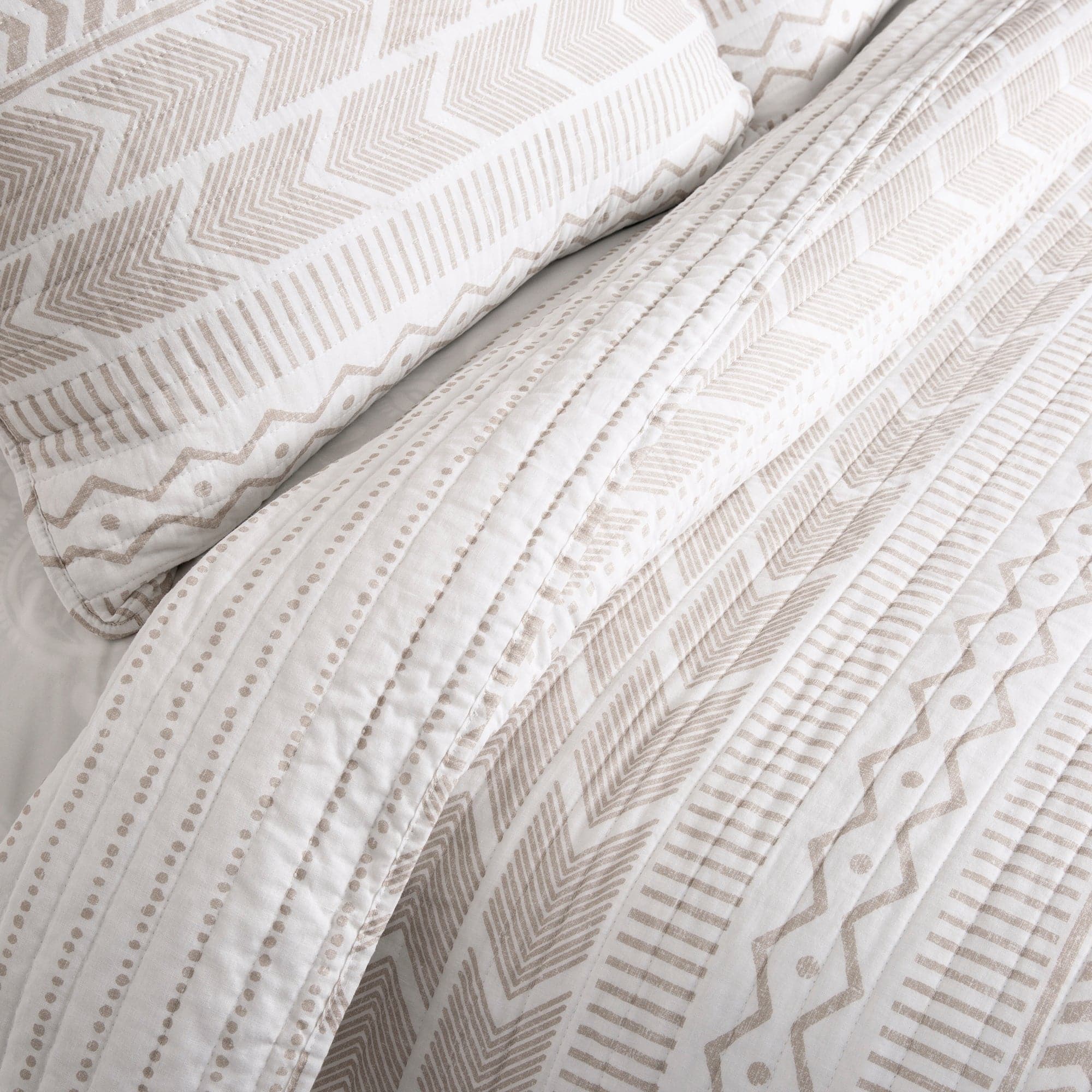 Hygge Geo Quilt 3 Piece Set - Soft Geometric Pattern Bedding for Cozy Bedroom Decor | Perfect for Master Bedroom, Guest Room & Dorm