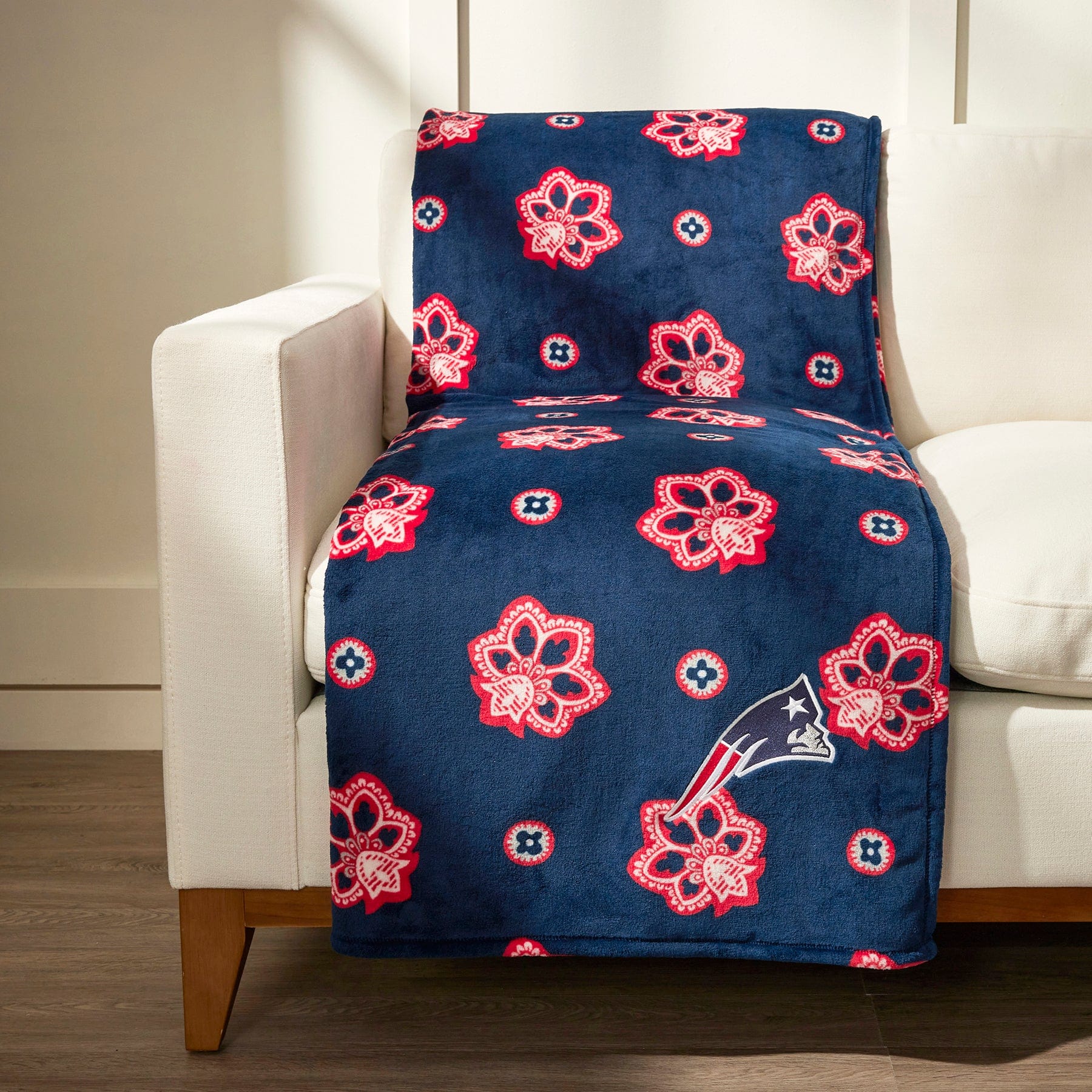 NFL Oversized Throw Blanket - Super Soft & Cozy Fleece Blanket for Football Fans - Perfect for Game Day, Camping, and Home Decor