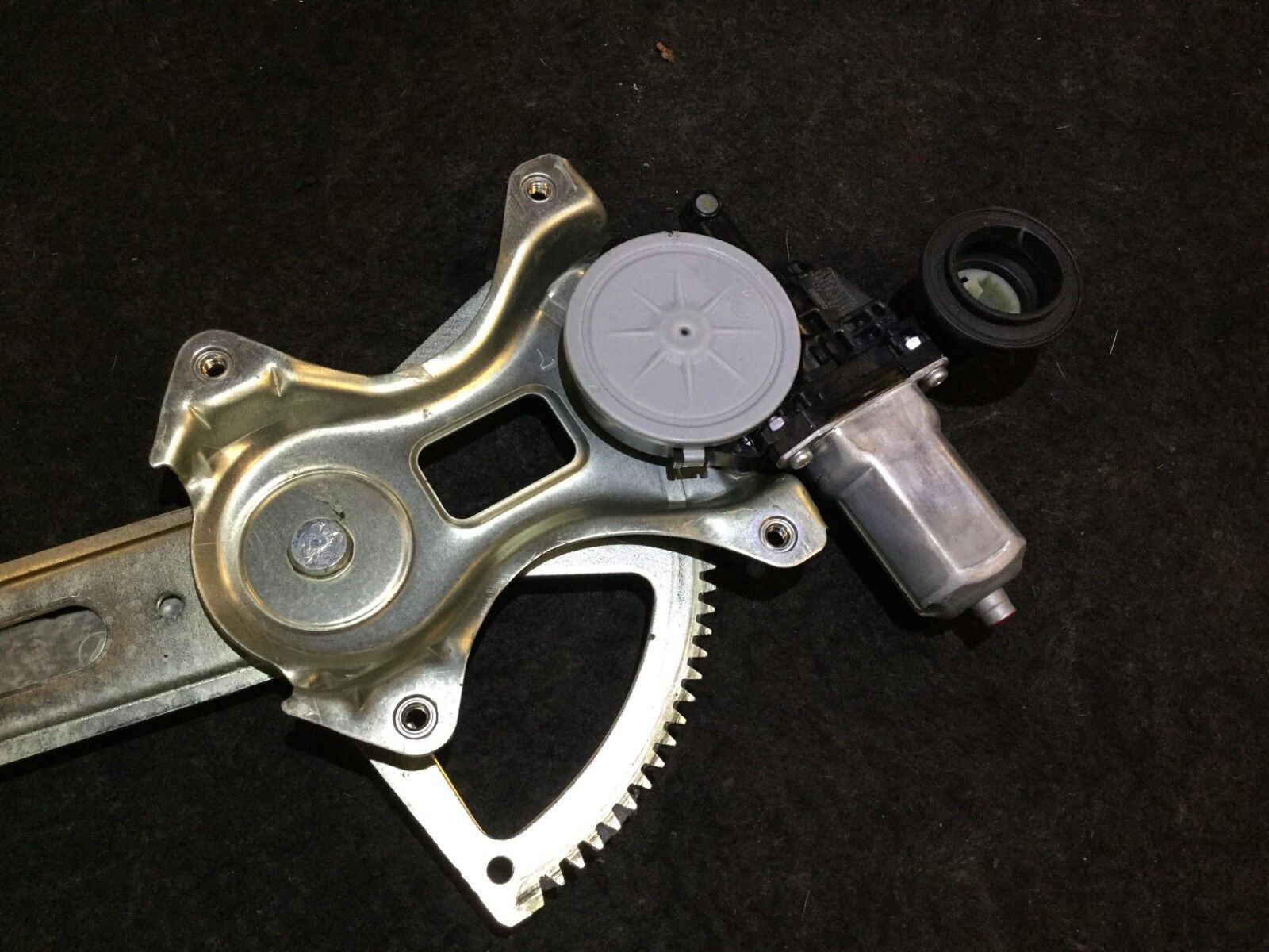 2005-2009 Toyota Prius Right Front Passenger Window Regulator with Motor - OEM Replacement Part - Perfect for Window Repair & Smooth Operation