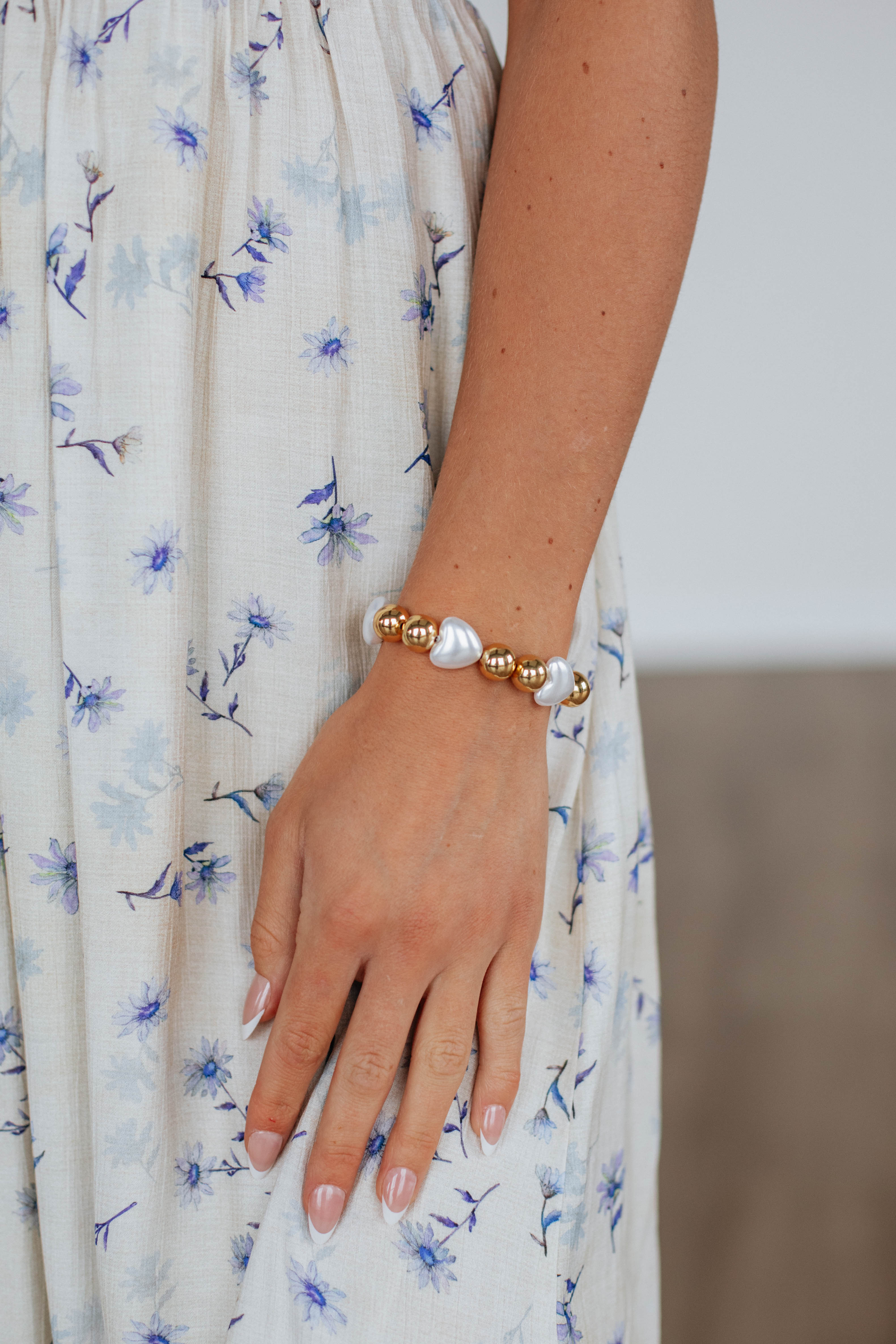 Fond Of You Bracelet - Elegant Adjustable Friendship Bracelet for Women & Girls - Perfect Gift for Best Friends, Sister, Mom - Wear for Everyday, Parties & Special Occasions