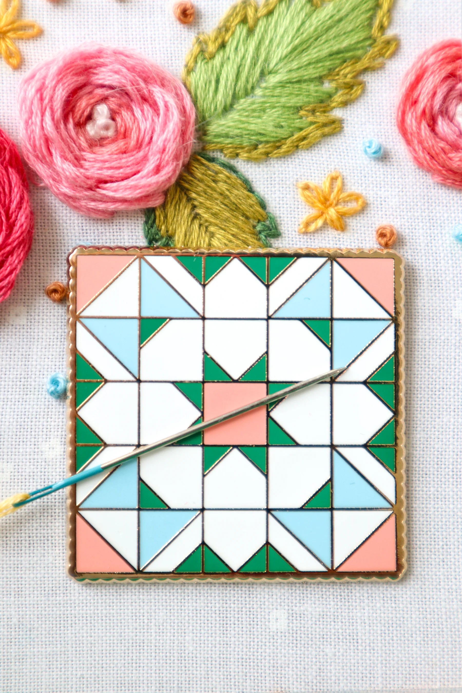 Shining Star Quilt Block Needle Minder - Magnetic Pin Holder for Sewing, Quilting & Embroidery - Perfect for Crafters & DIY Enthusiasts (Flamingo Toes Design)