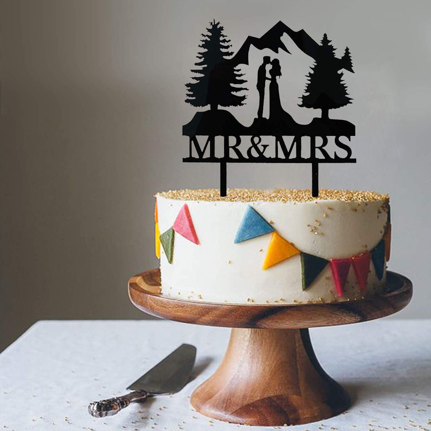 Mr & Mrs Mountain Wedding Cake Topper - Hiking & Forest Theme Outdoor Wedding Cake Decor - Perfect for Adventure Lovers, Rustic Weddings, and Nature-Inspired Celebrations