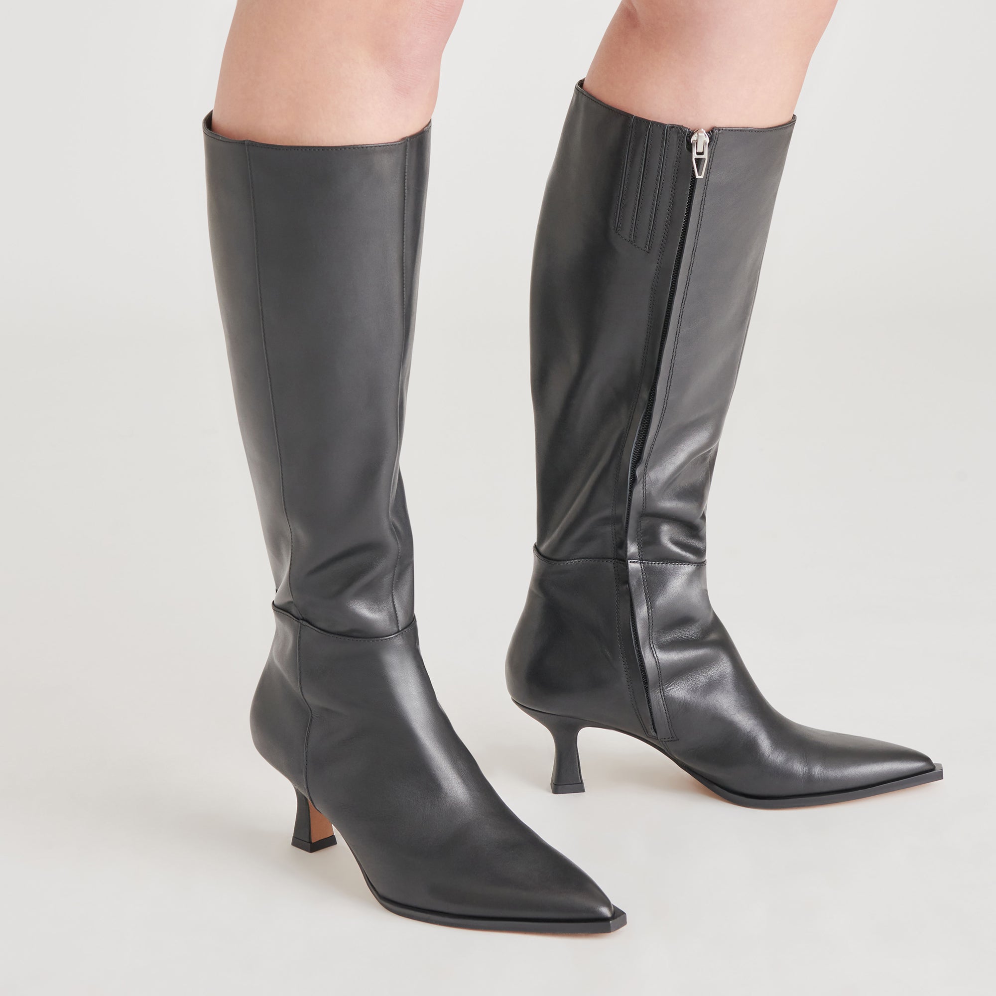 **AUGGIE Black Leather Boots for Men & Women – Stylish & Durable Footwear for Outdoor, Work & Casual Wear**