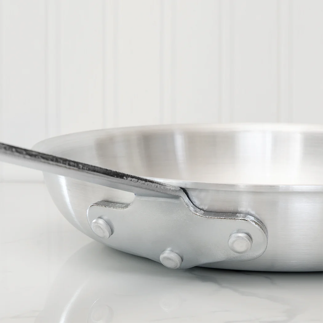 **Thermalloy 12-Inch Heavy Duty Aluminum Fry Pan with Non-Slip Silicone Sleeve – Perfect for Searing, Frying & Cooking Family Meals**