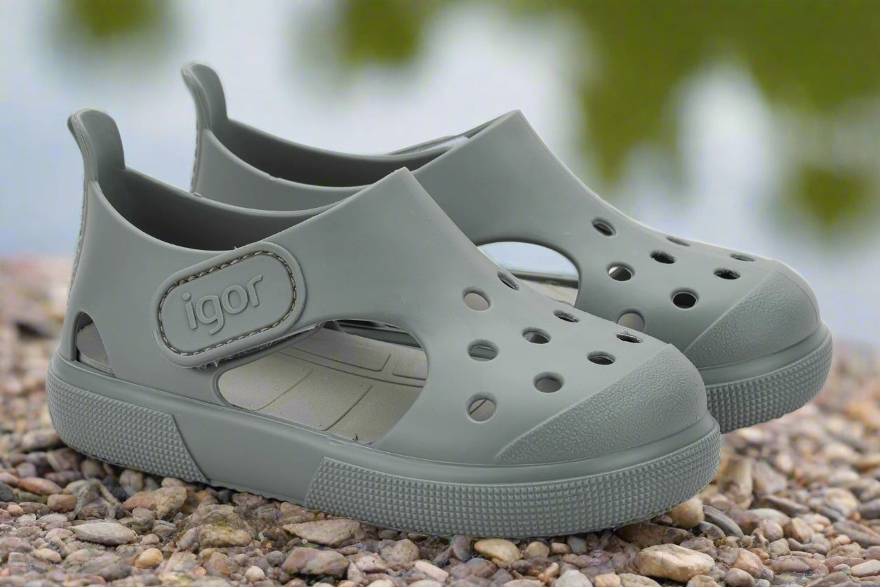 **Kids' Surfi Sandals for Boys & Girls - Comfortable & Durable Verde Color - Perfect for Beach, Pool & Summer Outdoor Play**