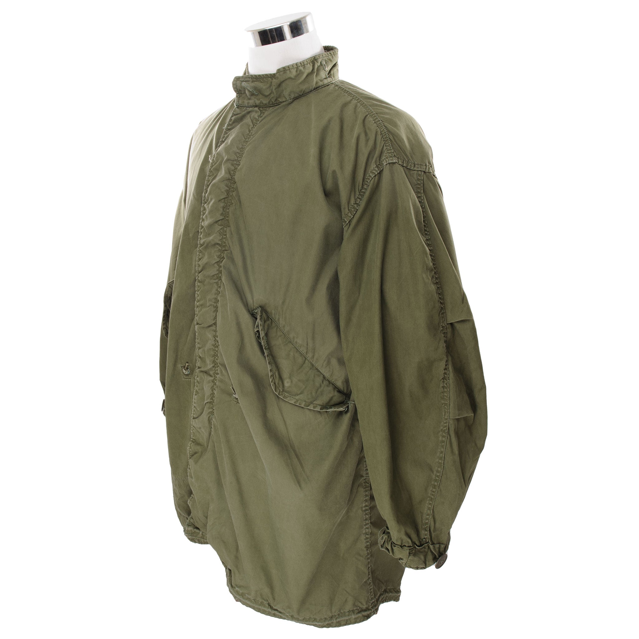 Vintage US Army M-1965 M65 Fishtail Parka with Liner - Medium Size - Authentic Vietnam War Era Military Jacket - Perfect for Outdoor Adventures, Reenactments, and Cold Weather Wear