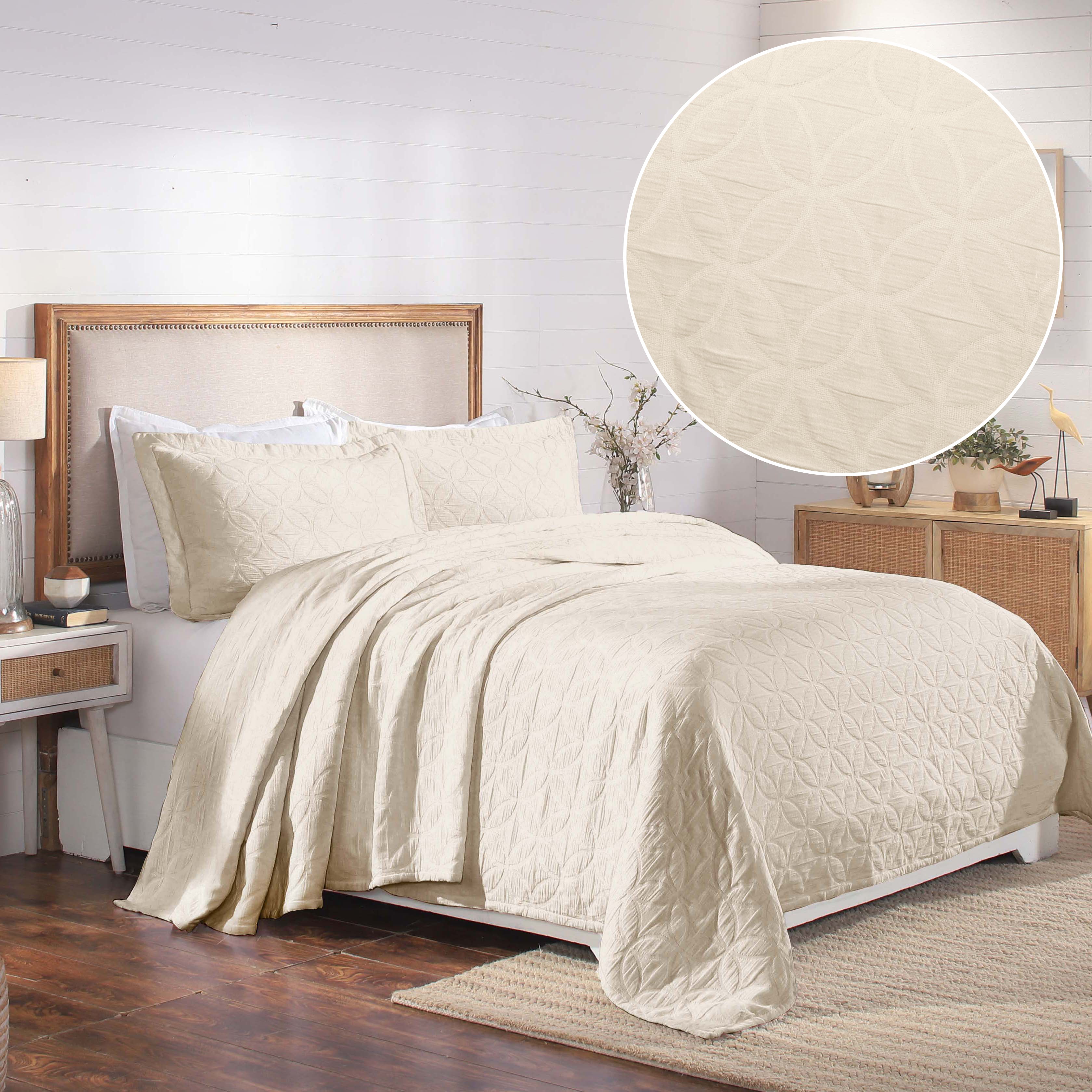 Serenity Cotton Matelasse Celtic Circle Airy Bedspread Set - Queen Size Lightweight Quilted Coverlet with All-Over Embroidery for Bedroom Decor, Guest Room & Cozy Home Styling