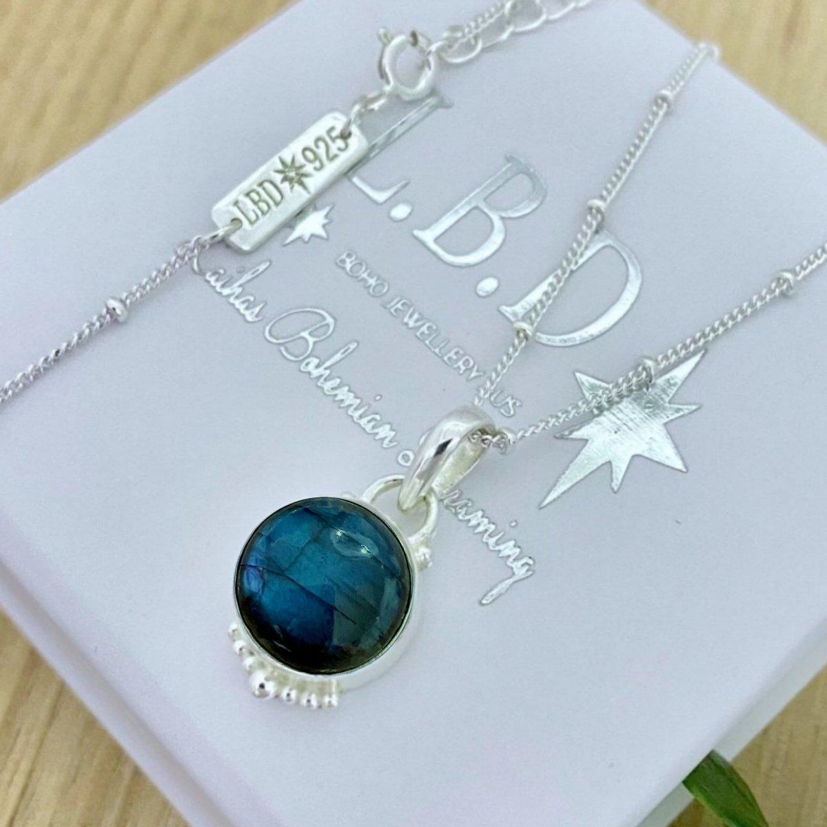 Laihas Peaceful Solitude Round Labradorite Necklace - Healing Crystal Jewelry for Women, Spiritual Protection Stone Pendant - Perfect for Meditation, Yoga & Energy Balancing