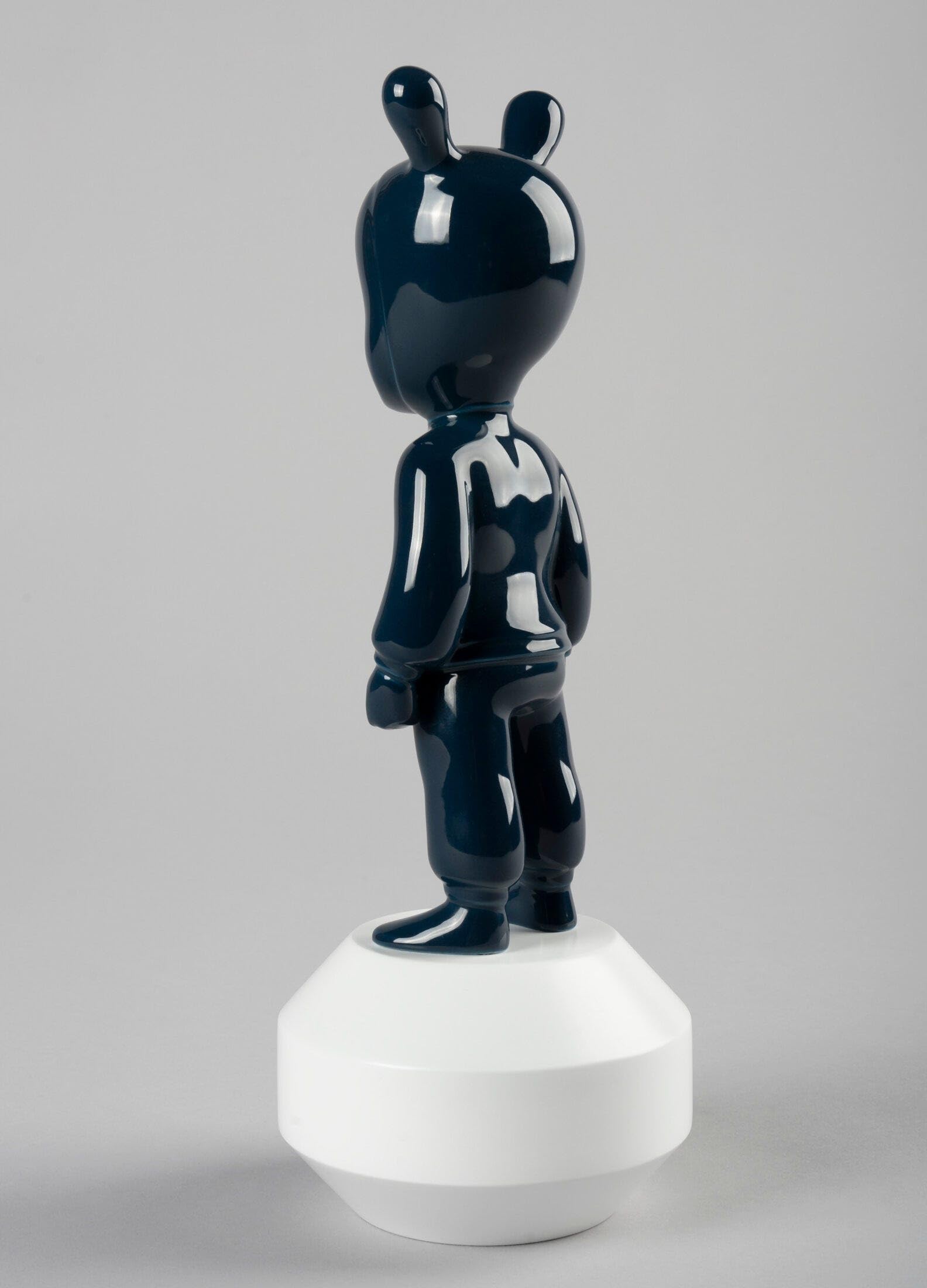 LLADRÓ The Dark Blue Guest Figurine - Handcrafted Porcelain Collectible Statue | Small Decorative Home Accent for Living Room, Bookshelf & Gift Giving