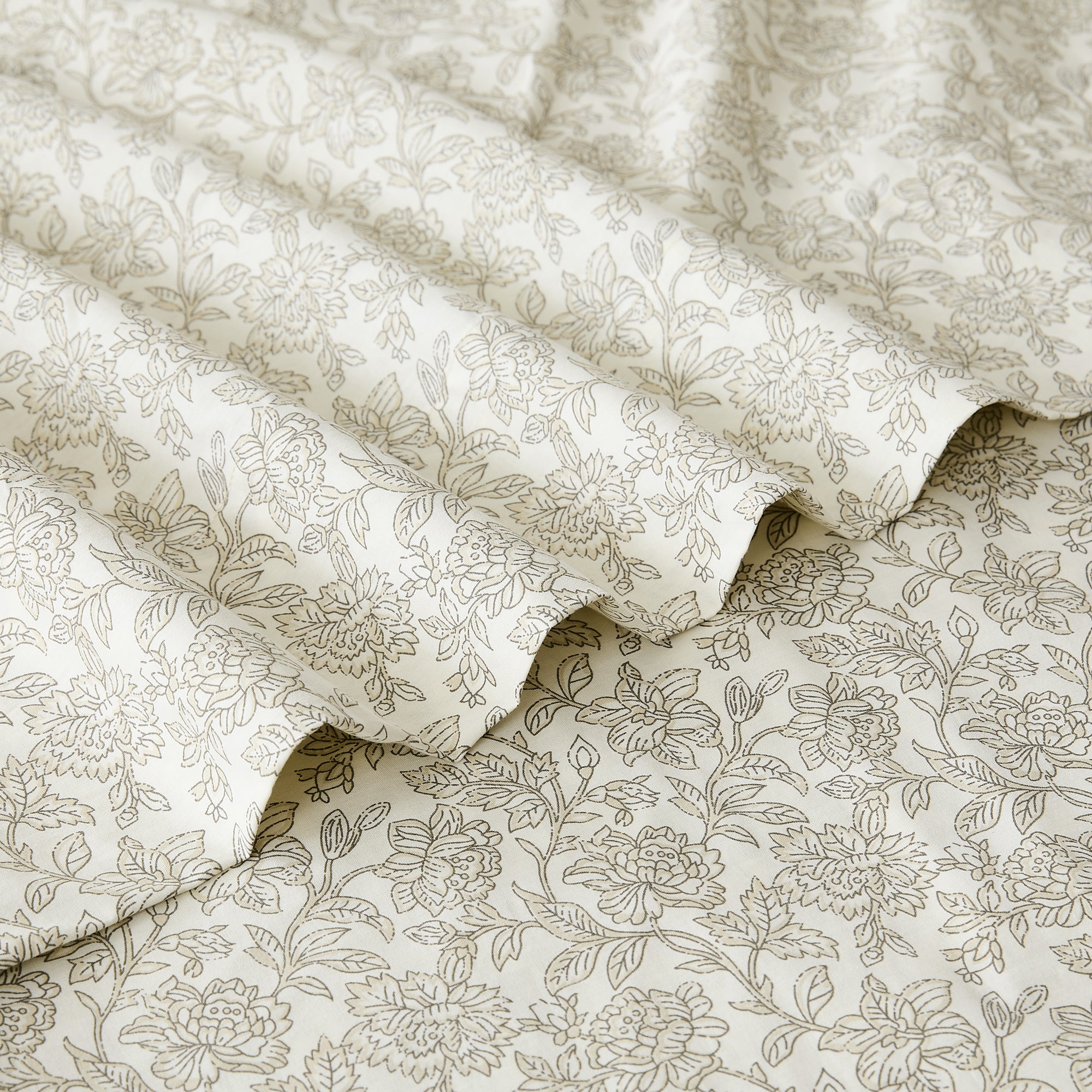 Zara Floral Print 100% Cotton Bed Sheet Set - Queen Size, 4-Piece Set for Soft & Breathable Bedding | Perfect for Master Bedroom, Guest Room & Dormitory