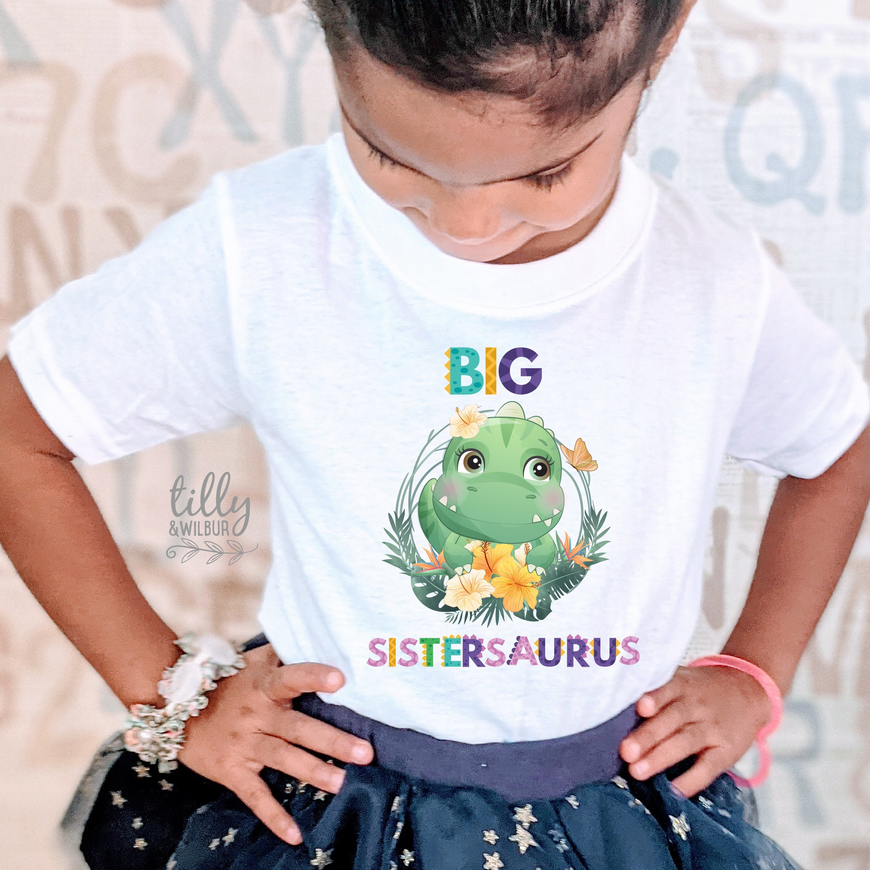 Big Sistersaurus T-Shirt - Cute Dinosaur Graphic Tee for Women & Girls - Perfect for Sibling Matching Outfits & Family Events