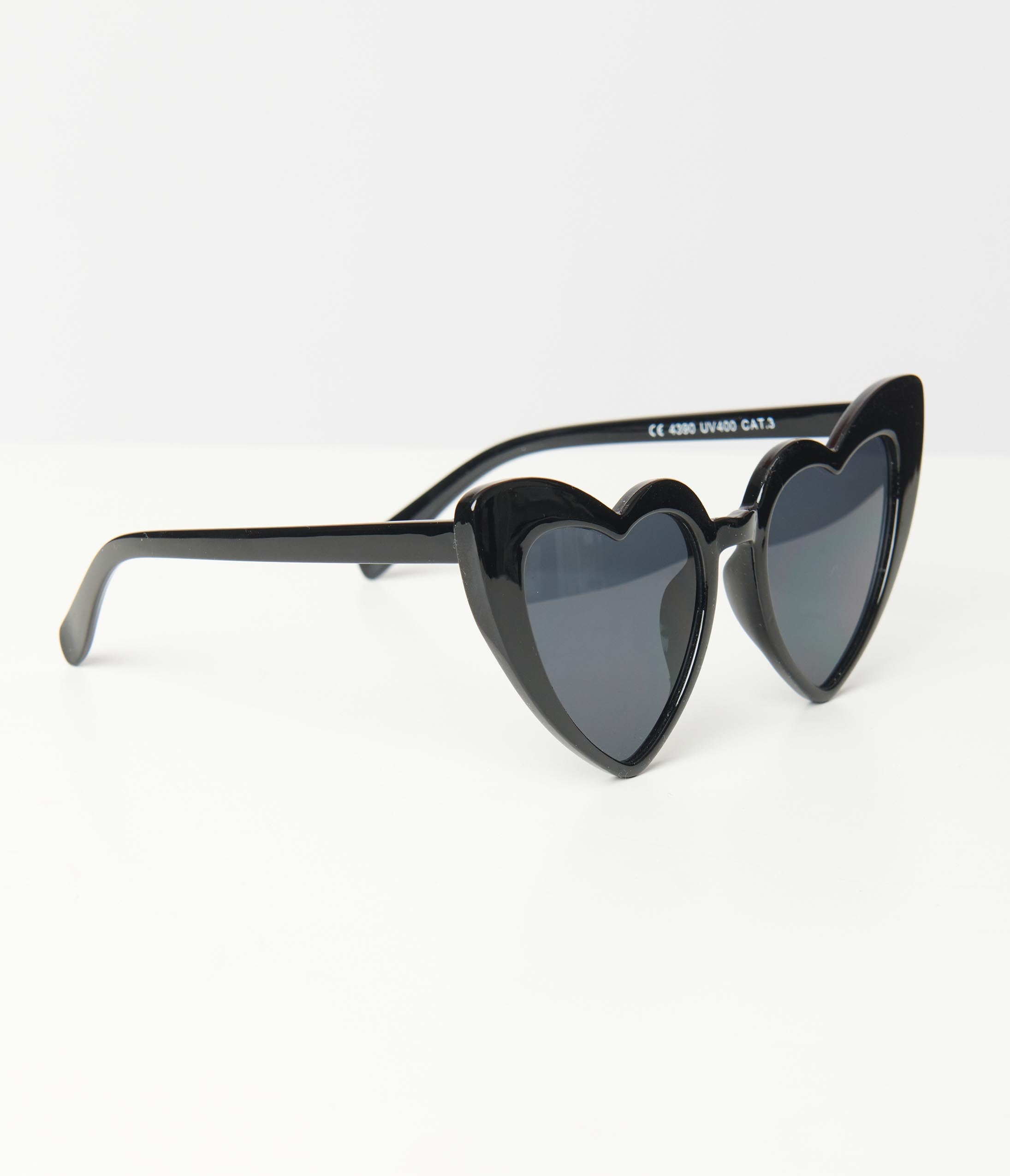 Vintage Black Heart Sunglasses for Women - Retro Cat Eye Shades with UV Protection - Perfect for Summer, Beach, and Fashion Outfits