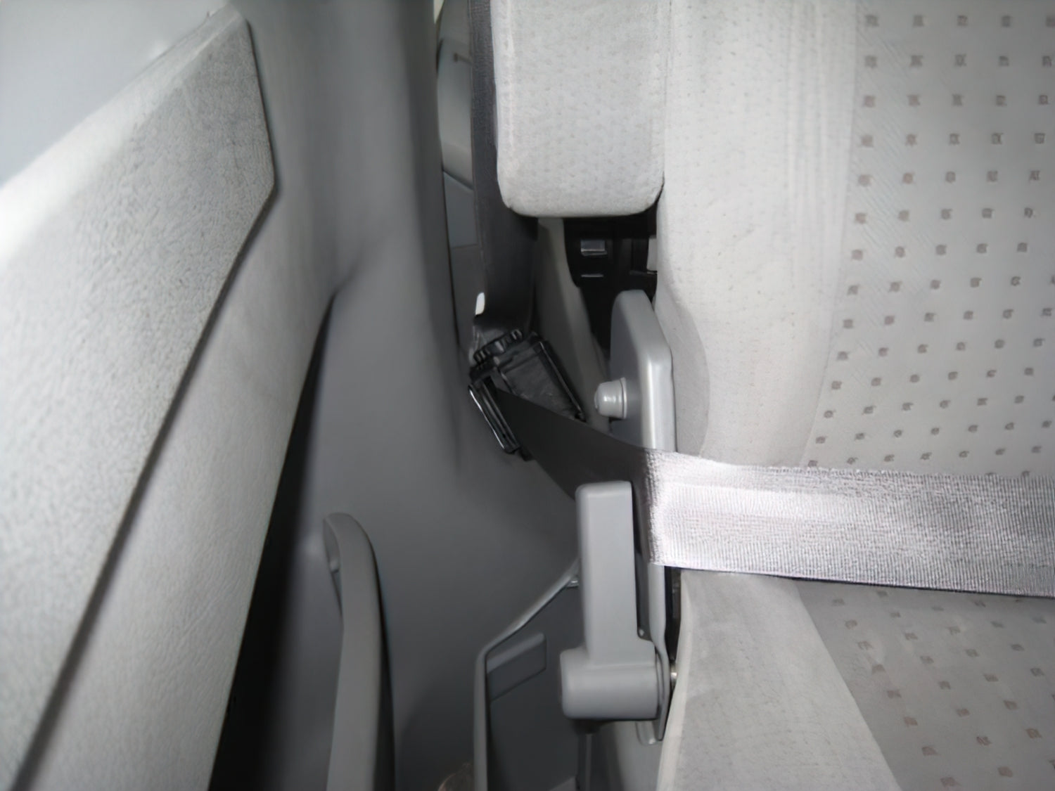 3 Point Retractable Seat Belt for Jumpseat (Left/Right) - Compatible with Eurovan Weekender & Multivan | Enhanced Safety for Rear Passengers | Perfect for Campers, Vans, and Family Road Trips
