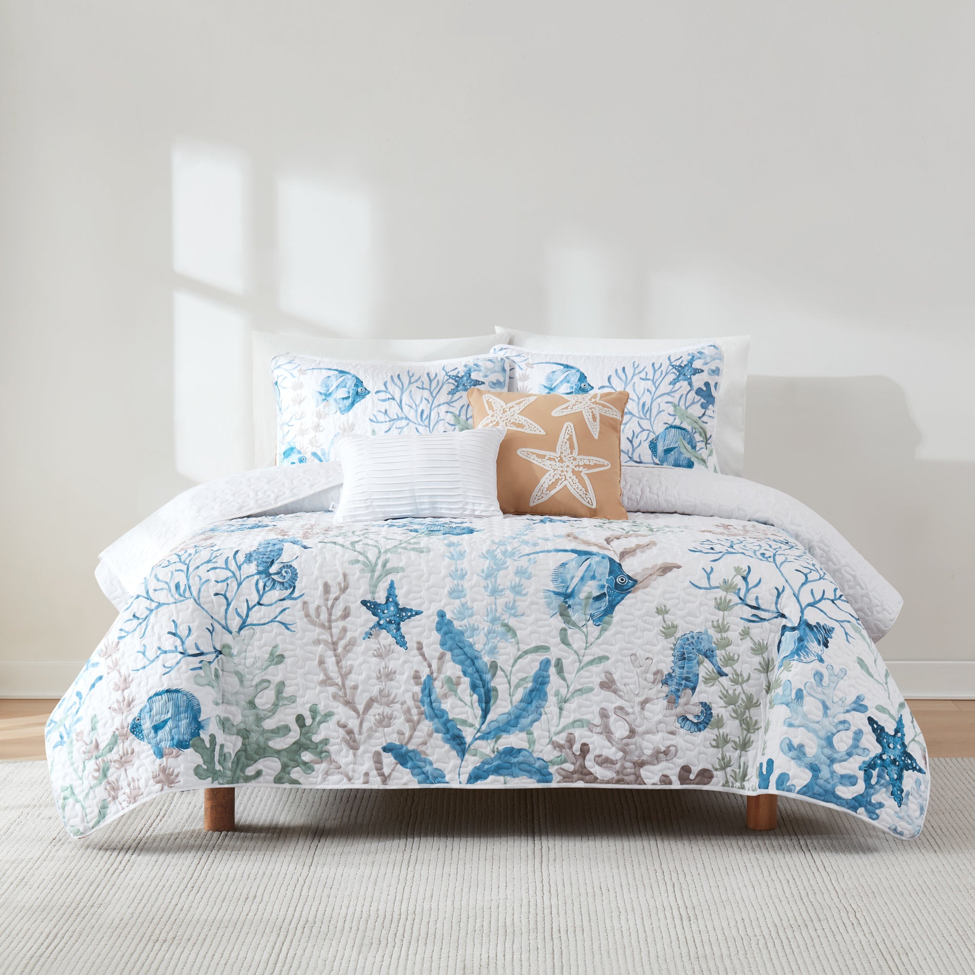 Oceana Watercolor Sea Life Quilt Set - Queen Size Bedding with Ocean Theme - Perfect for Beach House Decor, Coastal Bedroom & Nautical Nursery