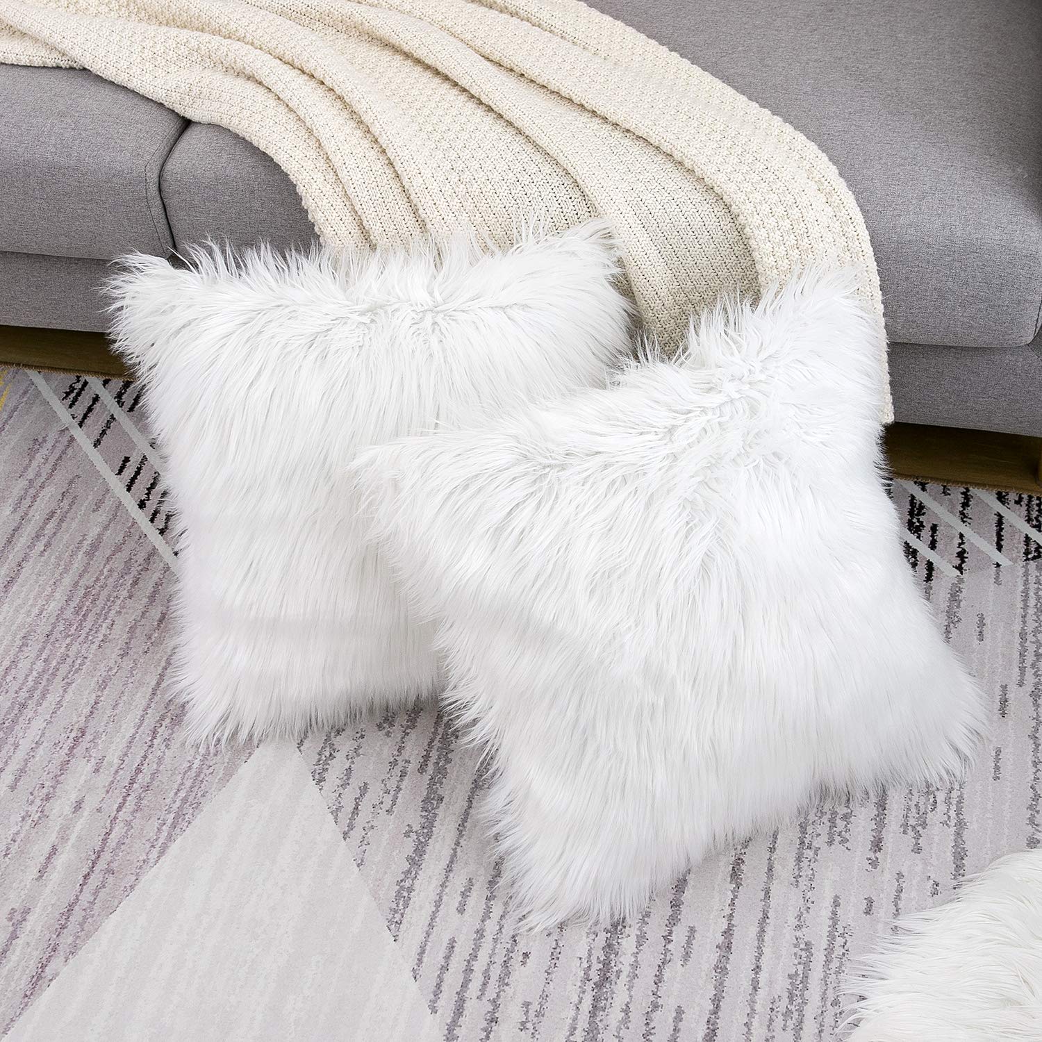 WLNUI Set of 2 White Faux Fur Pillow Covers 20x20 Inch - Soft Fluffy Decorative Throw Pillows for Sofa, Bed & Couch - Luxury Merino Style Square Cushion Cases for Living Room, Bedroom Decor