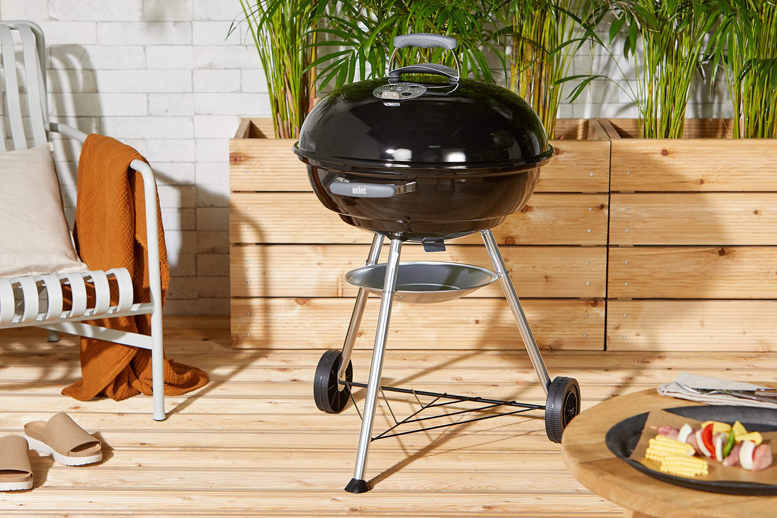 Weber Compact Kettle Charcoal Grill - 22.4 Inch (57cm) Porcelain-Enameled BBQ Grill with Tripod Stand & Wheels, Chrome-Plated Cooking Grate - Perfect for Backyard, Camping & Tailgating (Model 1321004) - Black