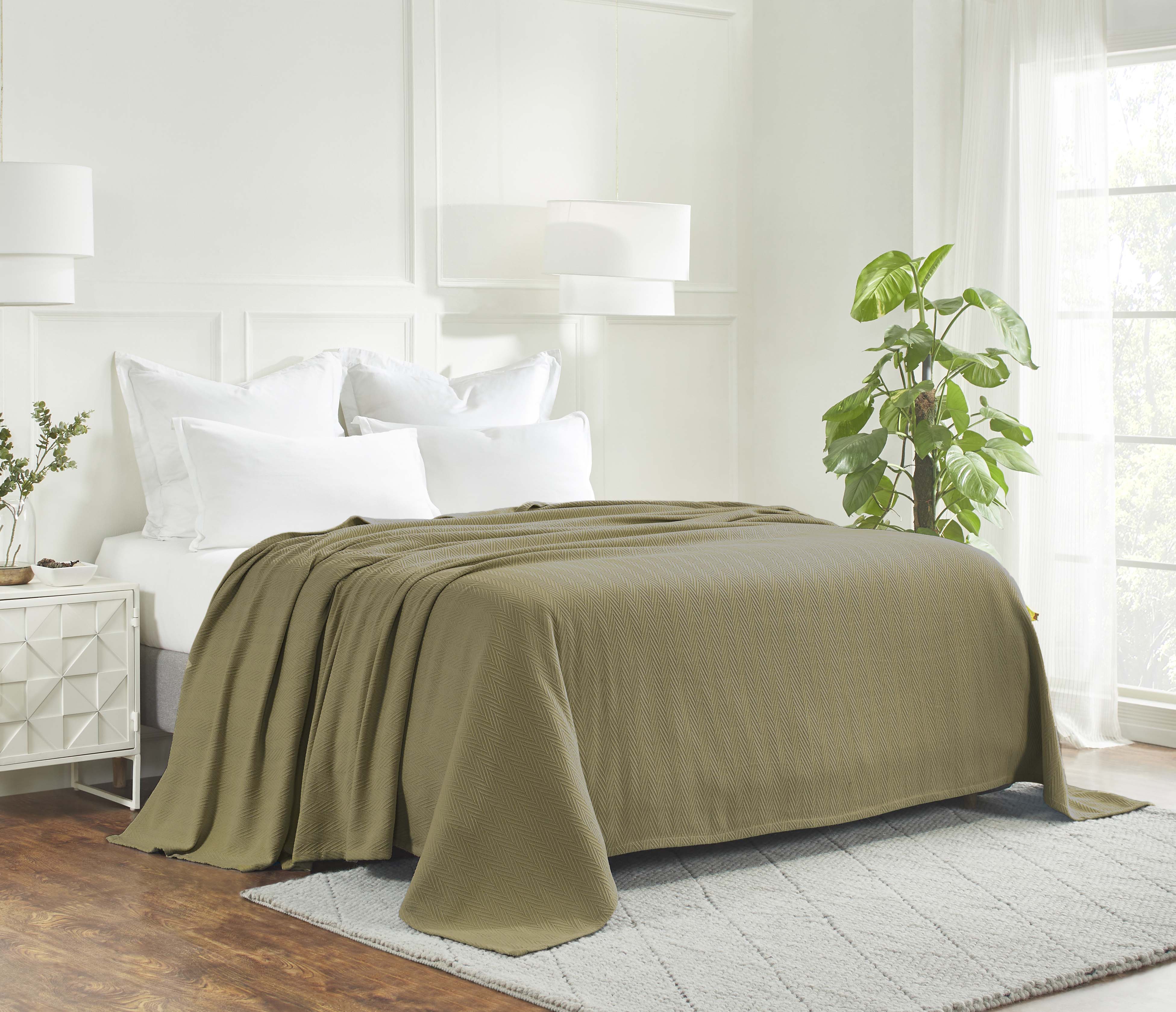 Soft All-Season Chevron Cotton Bed Blanket & Sofa Throw - Cozy Home Decor for Living Room, Bedroom, and Travel