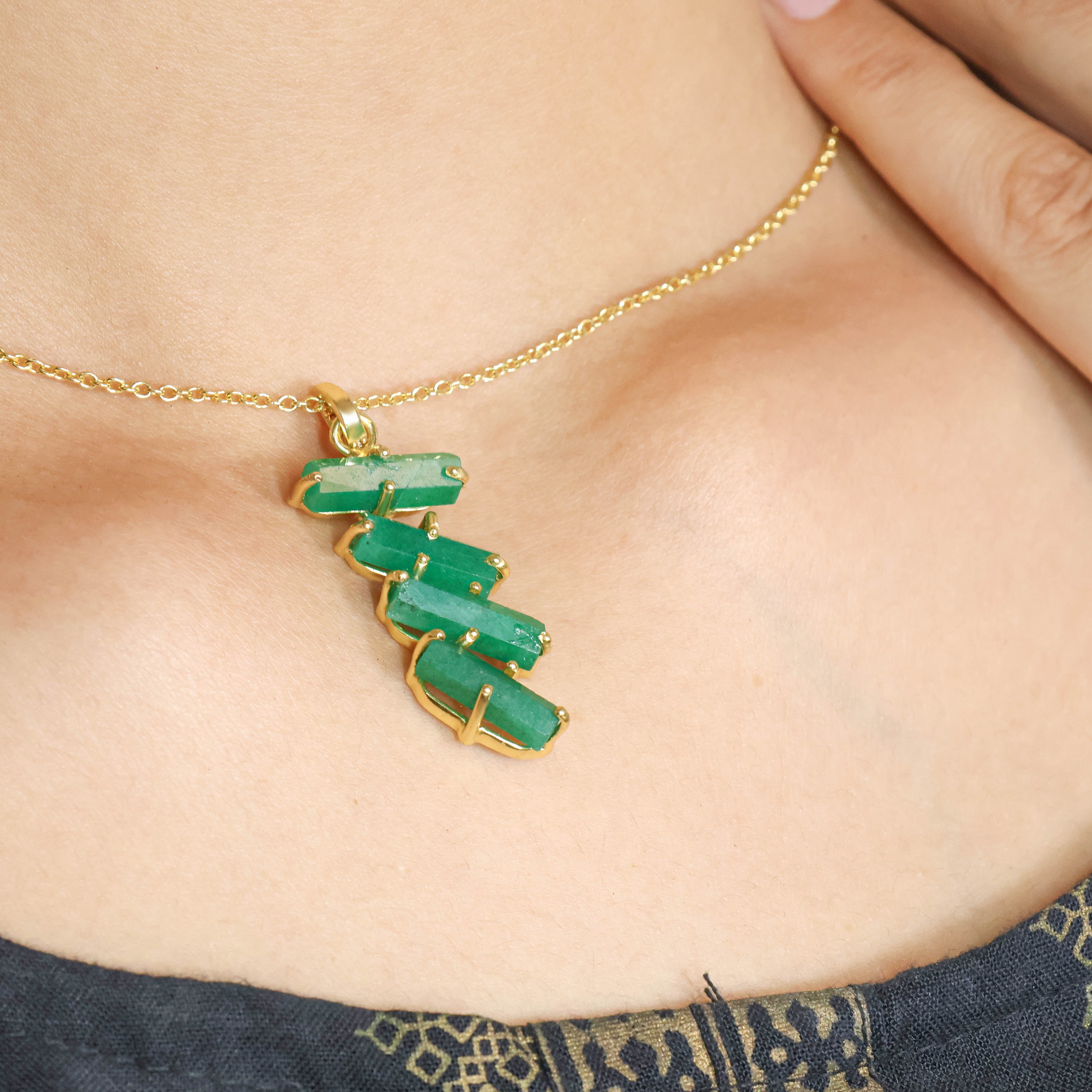 Faceted Emerald Hexagon Pendant Necklace with White Zircon Chain - Elegant Jewelry Gift for Women, Perfect for Parties, Weddings & Special Occasions