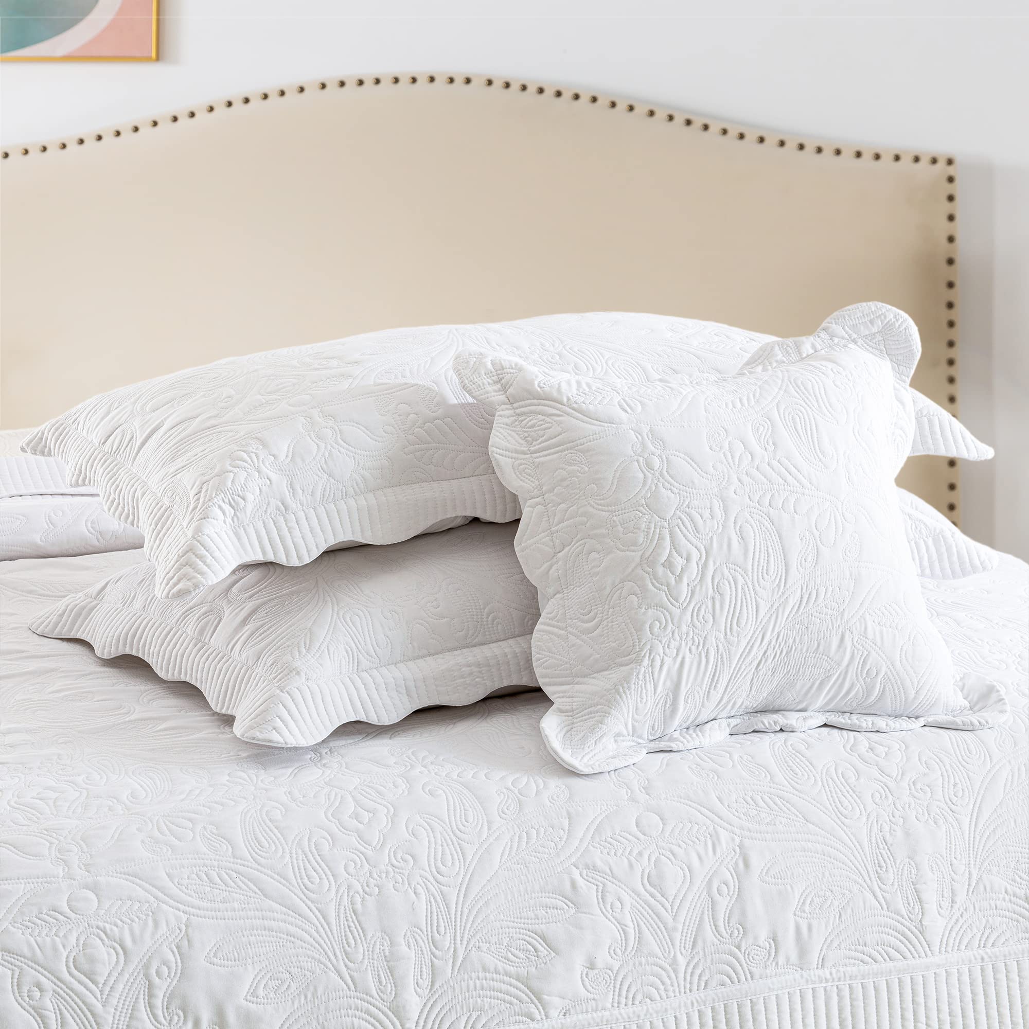 HoneiLife California King Quilt Set - 4-Piece Oversized 120x120 Inch Rustic Reversible Lightweight Bedspread Coverlet for All Seasons | White | Perfect for Master Bedroom, Guest Room & Cozy Farmhouse Decor