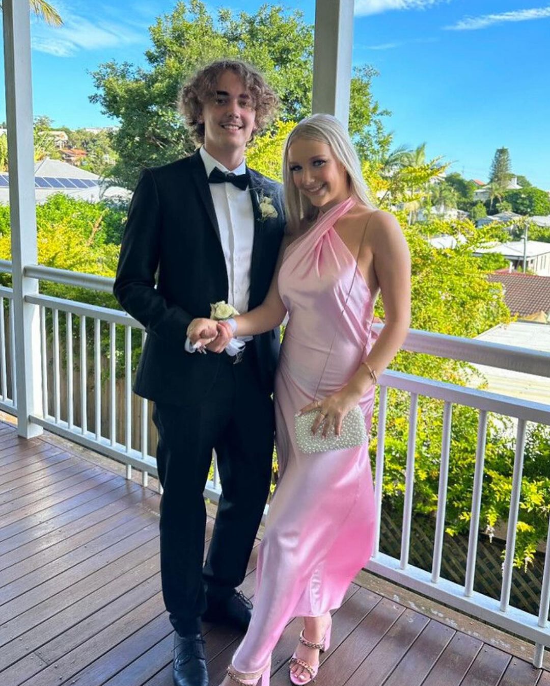 Elegant Halter Neck Pink Sheath Long Prom Dress for Formal Evening Party - Perfect for Homecoming, Prom Night, and Special Occasions