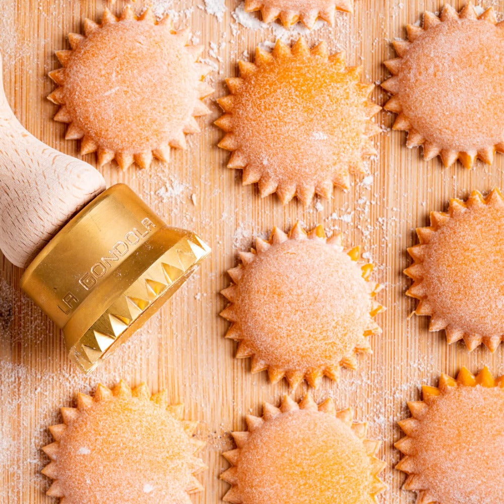 La Gondola Round Pasta Stamp 50mm - Italian Pasta Dough Cutter for Homemade Ravioli, Tortellini & Cookies - Perfect for Italian Cuisine Lovers & Home Chefs