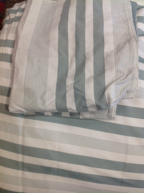 Queen Thomasville 3-Piece White & Green Stripe Bedding Set - Duvet Cover, Pillow Shams & Bed Skirt - Luxury Cotton Comforter Set for Queen Size Bed - Perfect for Modern Bedroom, Guest Room & Vacation Home Decor