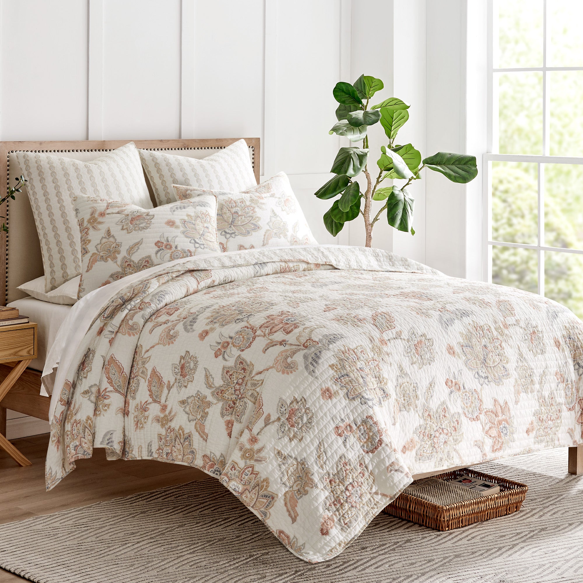 Selesta Luxury Quilt Set - Queen Size, Soft Microfiber Bedding Set with Pillow Shams - Perfect for Master Bedroom, Guest Room & Cozy Home Decor