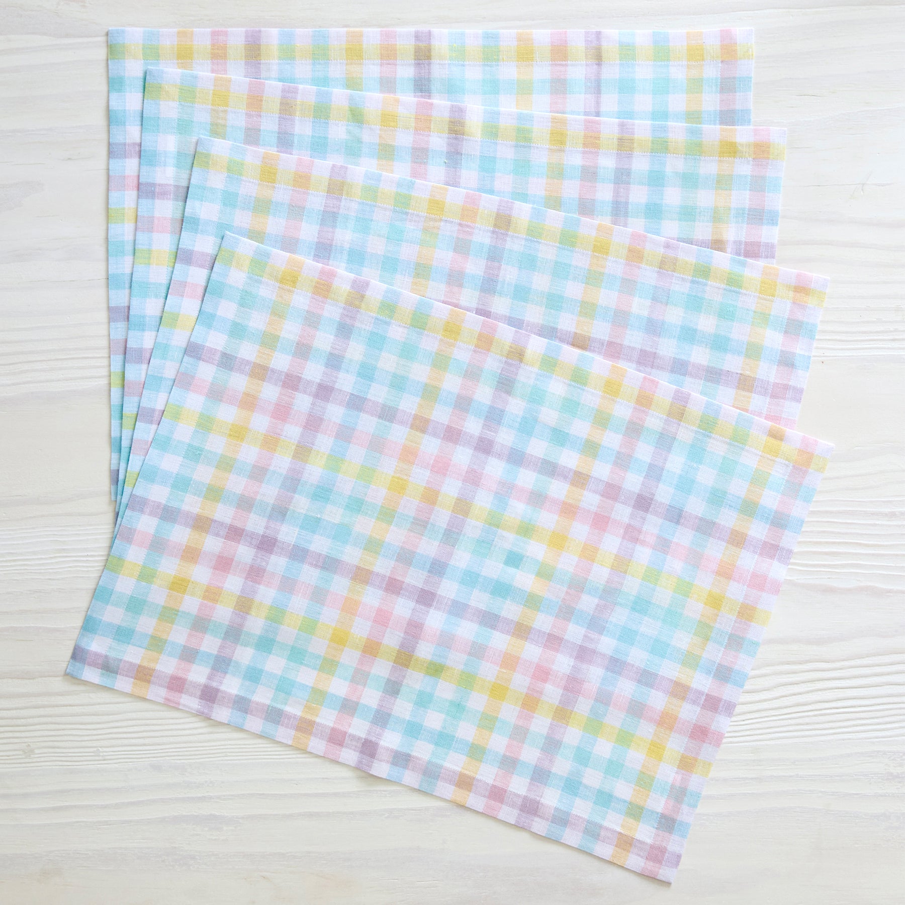 Stylish Gingham Placemats Set of 4 - Cotton Table Mats for Dining Room Decor, Kitchen Table Setting & Picnic Accessories