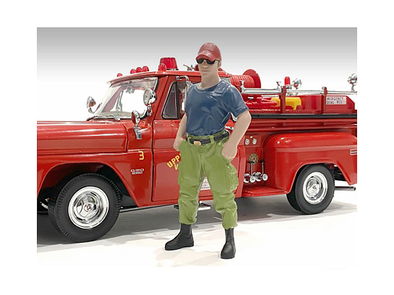 American Diorama 1/18 Scale Firefighter Action Figures - 6 Piece Set (4 Male Firefighters, 1 Fire Dog & 1 Accessory) for Diorama Displays, Model Train Scenes & Collectible Displays
