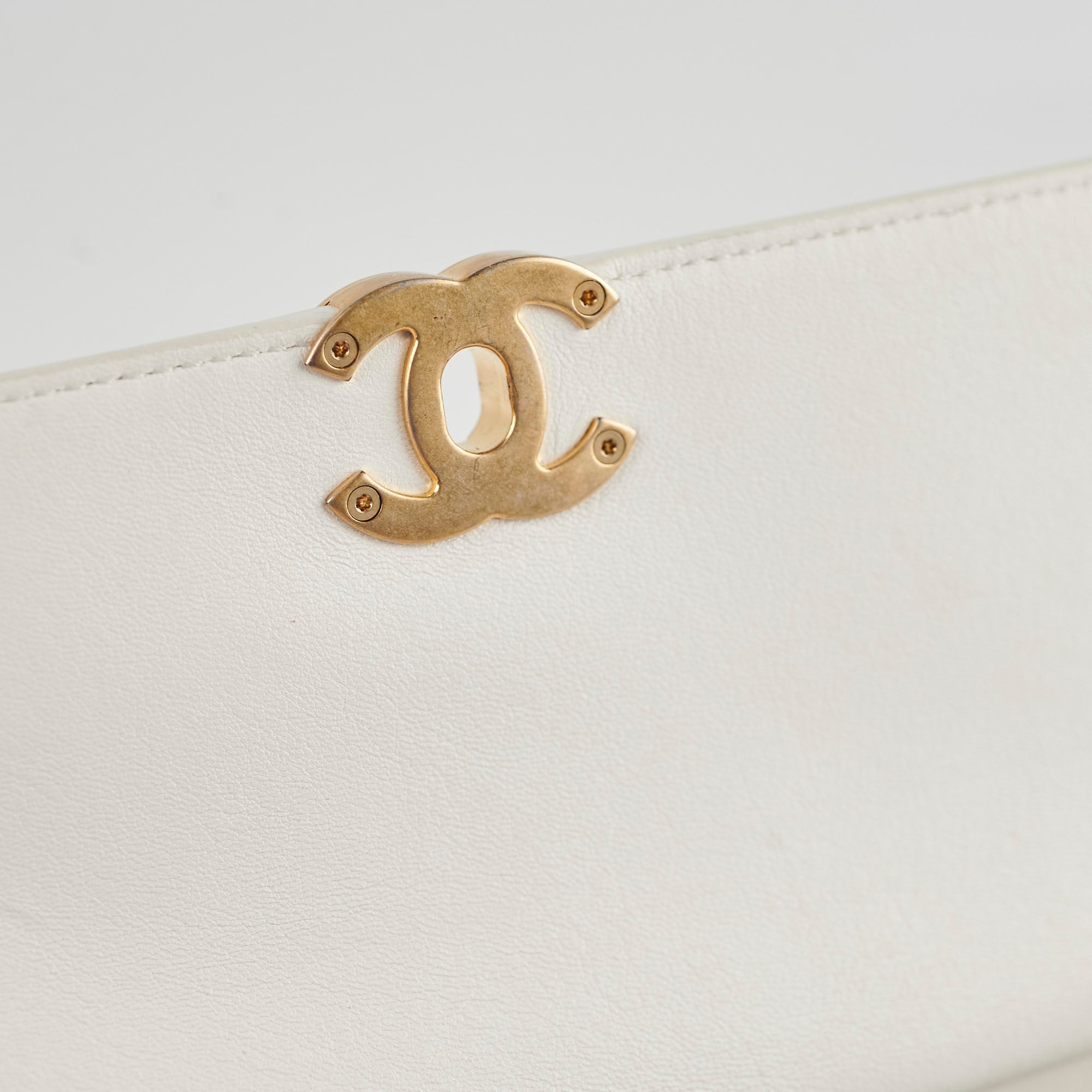Chanel Reversible Quilted Flap Bag White Gold Hardware 25 Series - Luxury Crossbody Purse for Women, Perfect for Parties & Evening Events