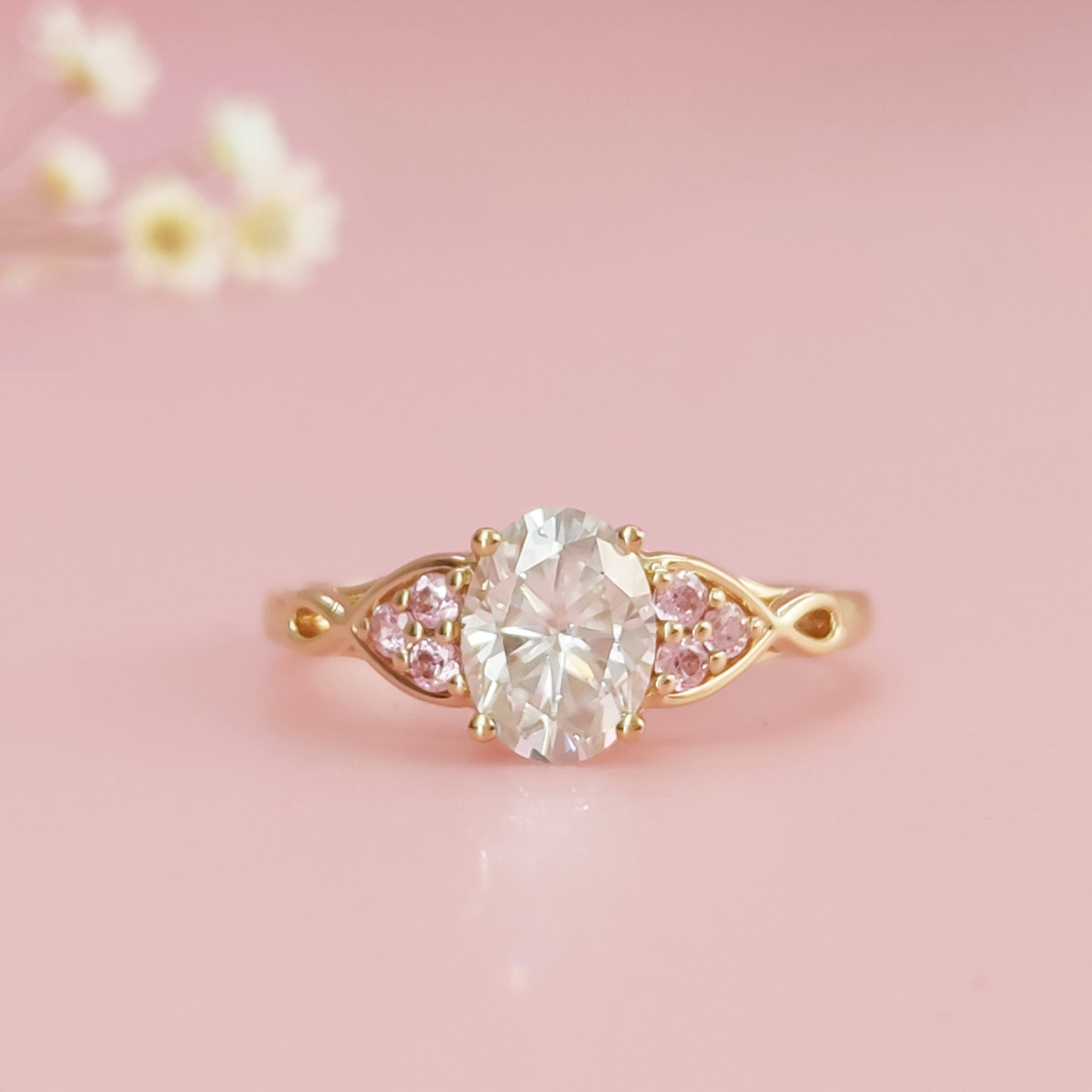 Luminous Memory Oval Moissanite Ashes Ring - Elegant Memorial Jewelry for Cremation Keepsake | Perfect for Remembrance, Sympathy Gifts & Special Occasions