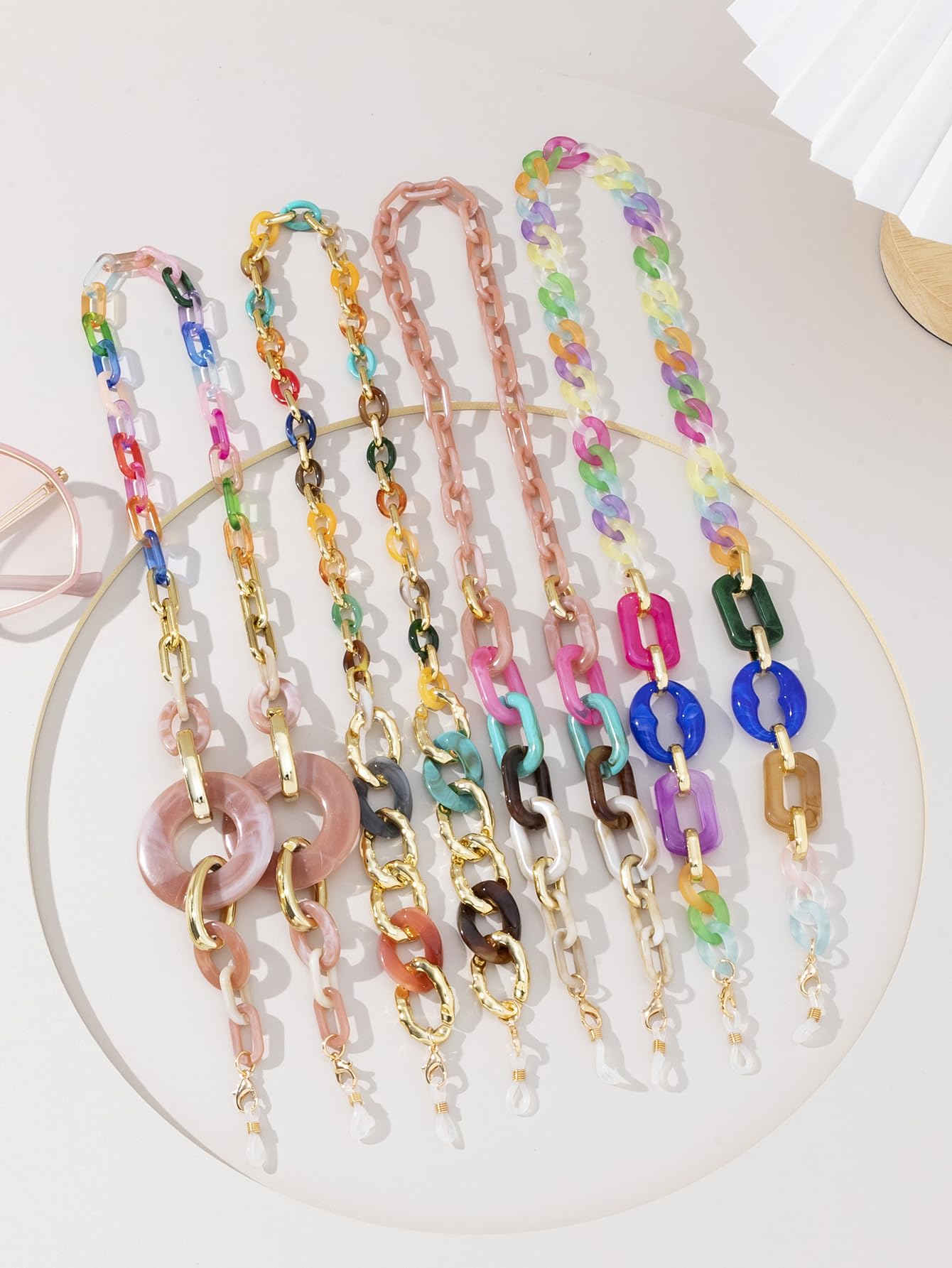 Stylish Acrylic Eyeglass Chain for Women - Fashionable Necklace-Style Glasses Holder - Perfect for Reading, Work, and Everyday Use