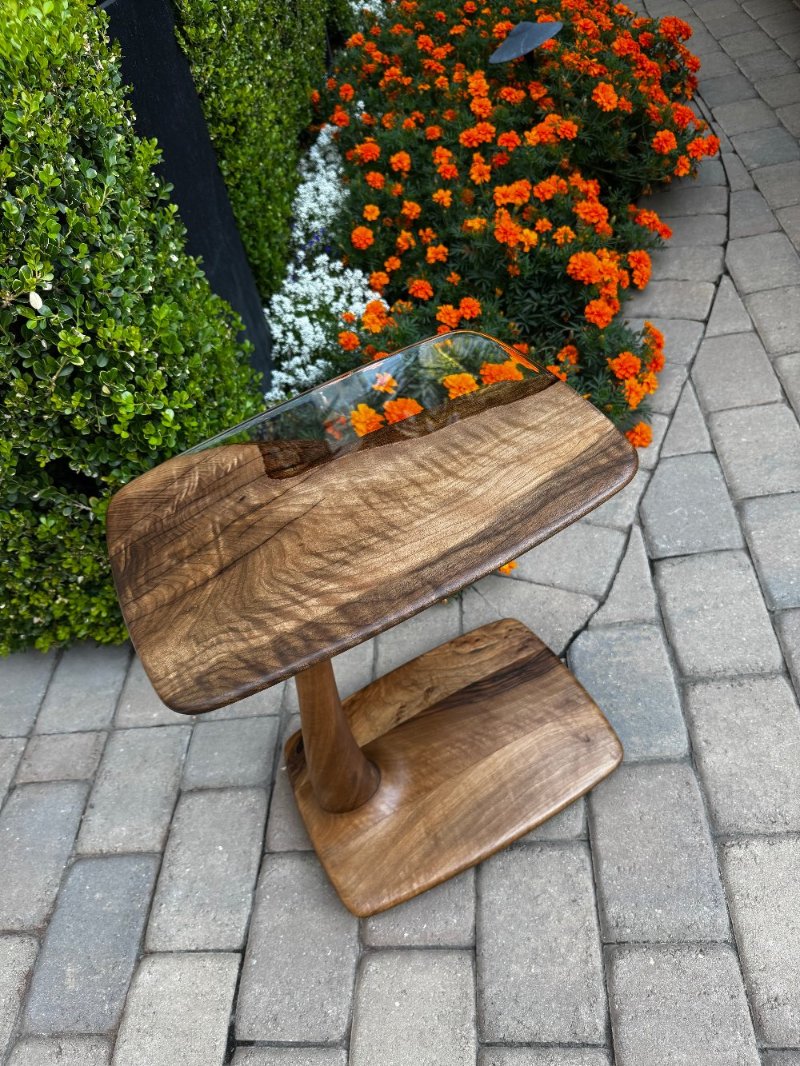 Luxury C-Shaped Resin End Table - Modern Side Table for Living Room, Bedroom, Office - Unique Home Decor Gift Idea for Housewarming, Wedding, Birthday