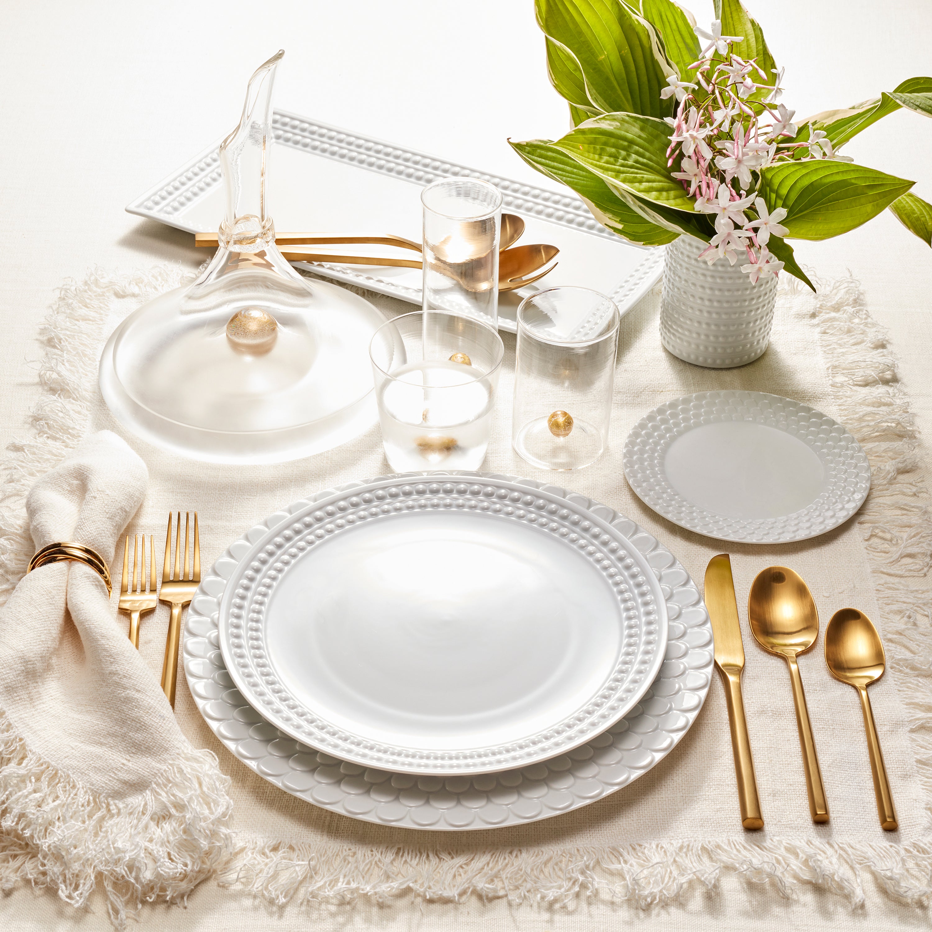 Perlée Elegant White Dinnerware Set - 16-Piece Porcelain Tableware for Formal Dining, Entertaining & Special Occasions