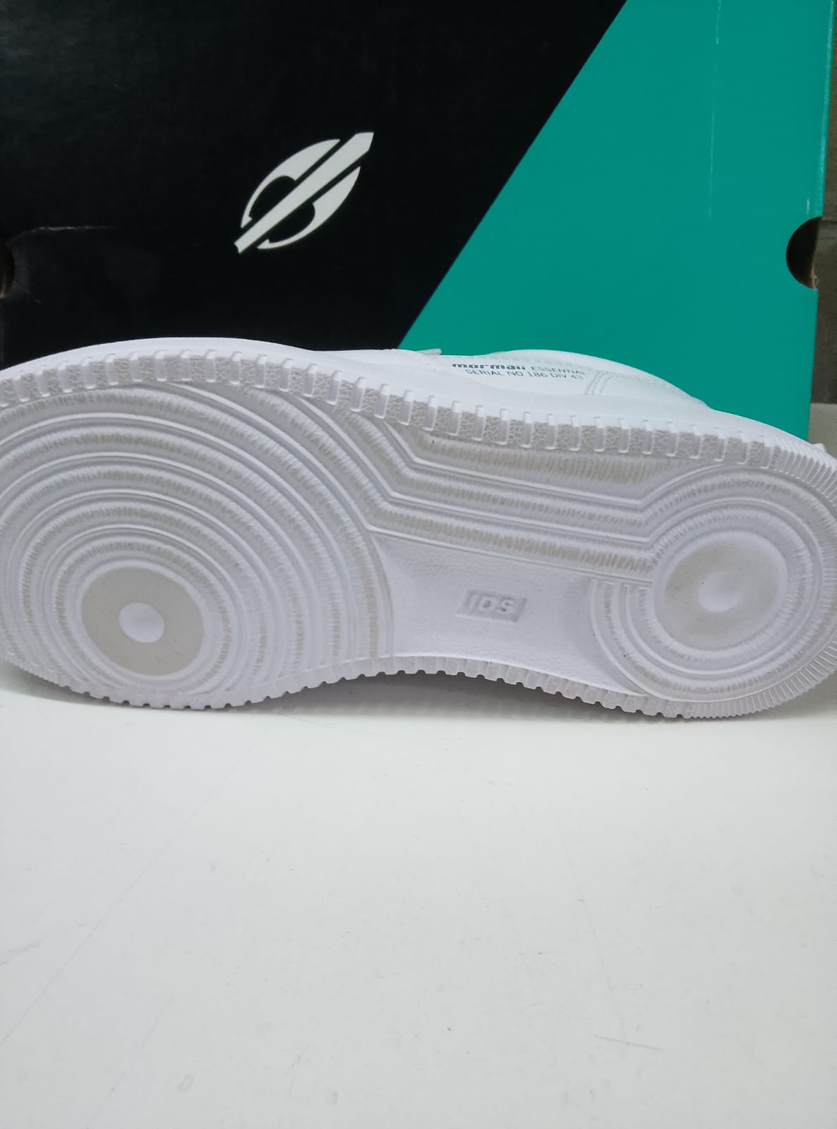 Mormaii Carve White Sneakers - Men's Lightweight Running Shoes for Gym & Casual Wear | Outlet Sale