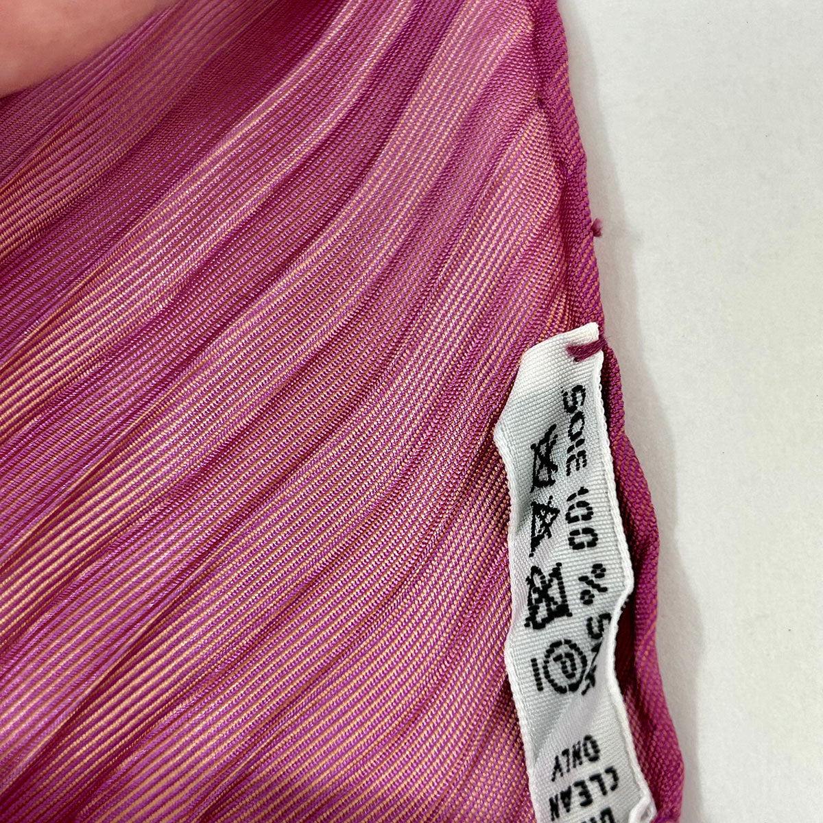 Luxury Hermes Silk Scarf for Women - Elegant Designer Fashion Accessory - Perfect for Gifts, Parties & Special Occasions