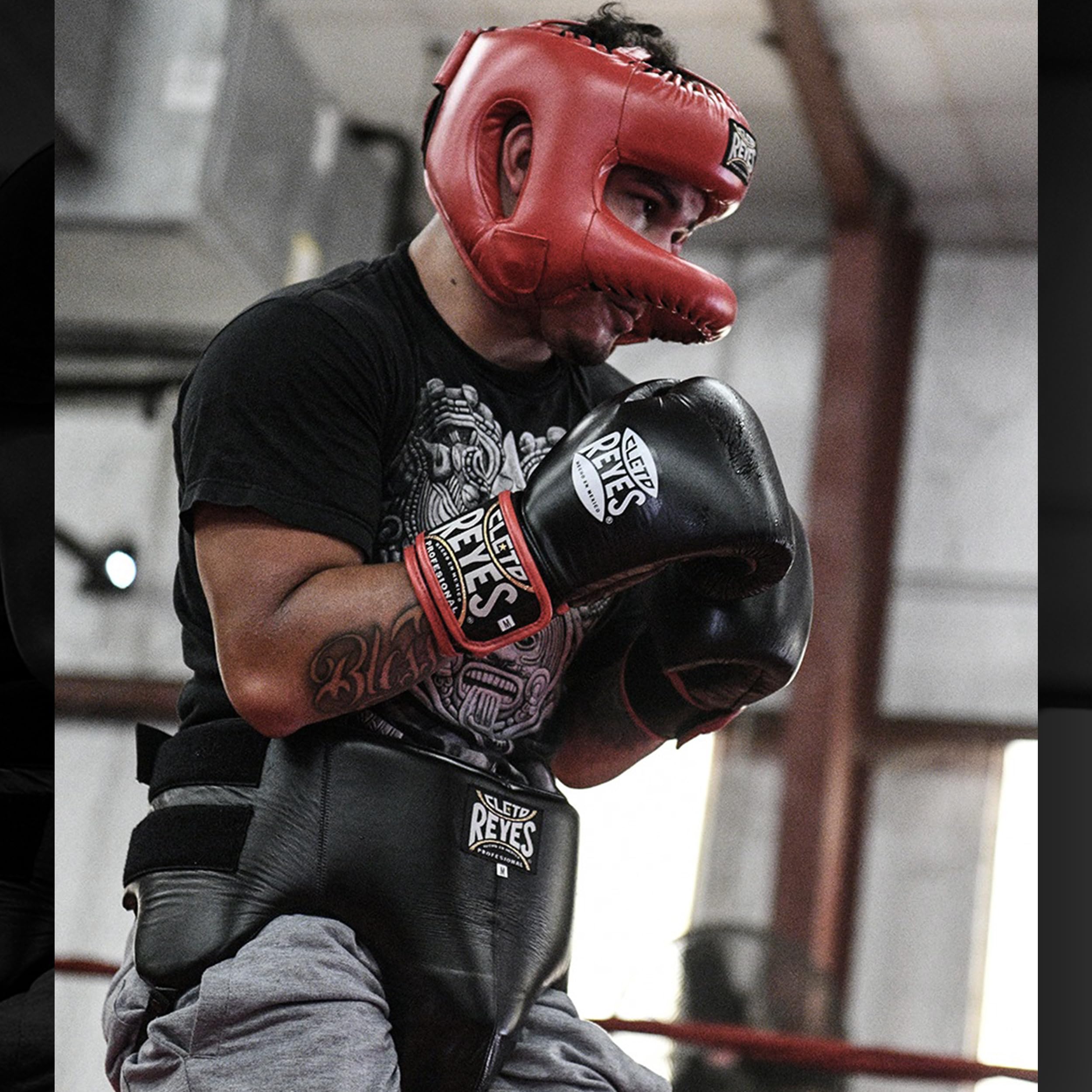 Cleto Reyes Boxing Headgear with Face Bar - Protective Head Guard for Men & Women - Face Saver for Sparring & Fighting - Perfect for Boxing Training, MMA & Combat Sports