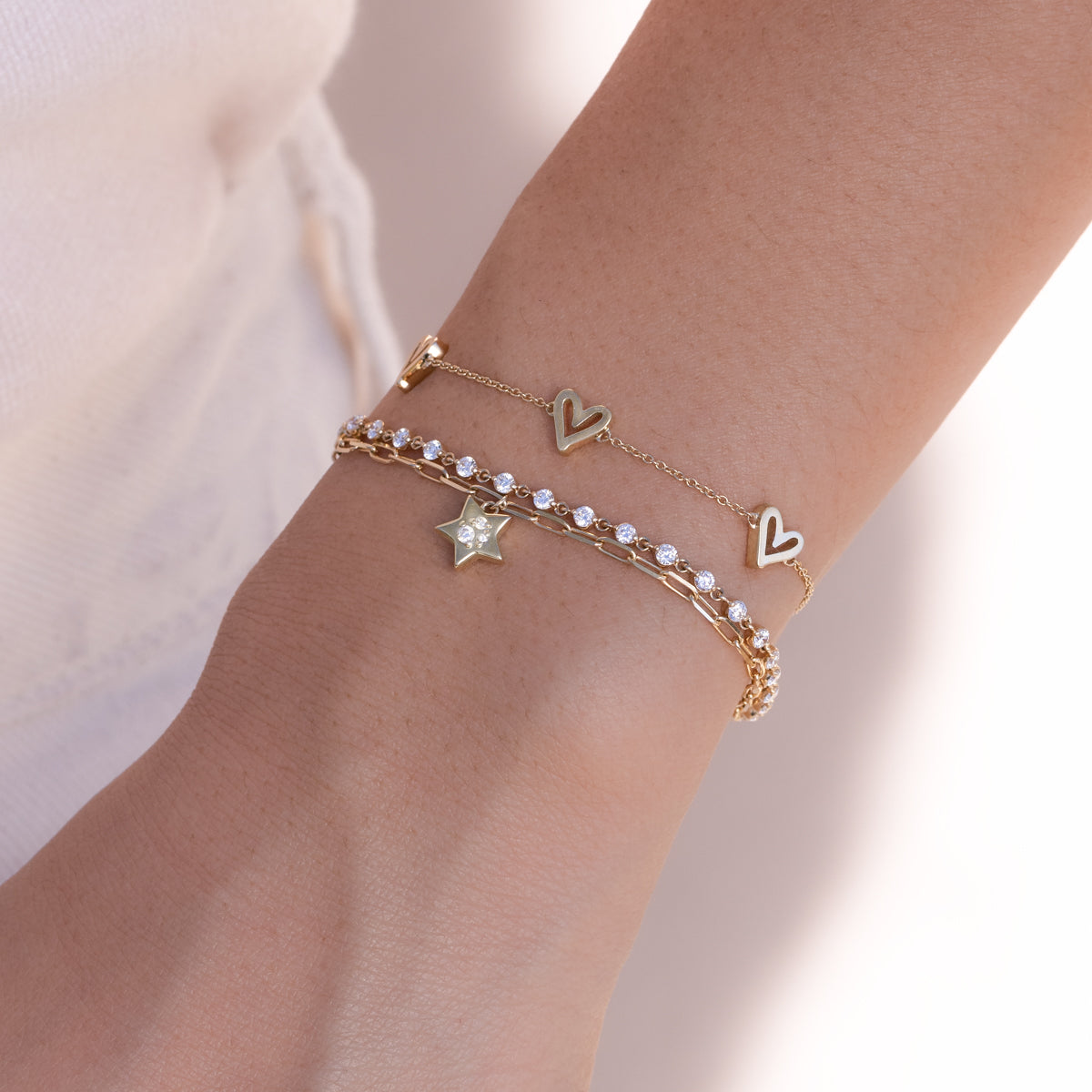 Diamond-Encrusted Bracelet for Women - Elegant & Sparkling Jewelry Gift for Parties, Weddings & Special Occasions