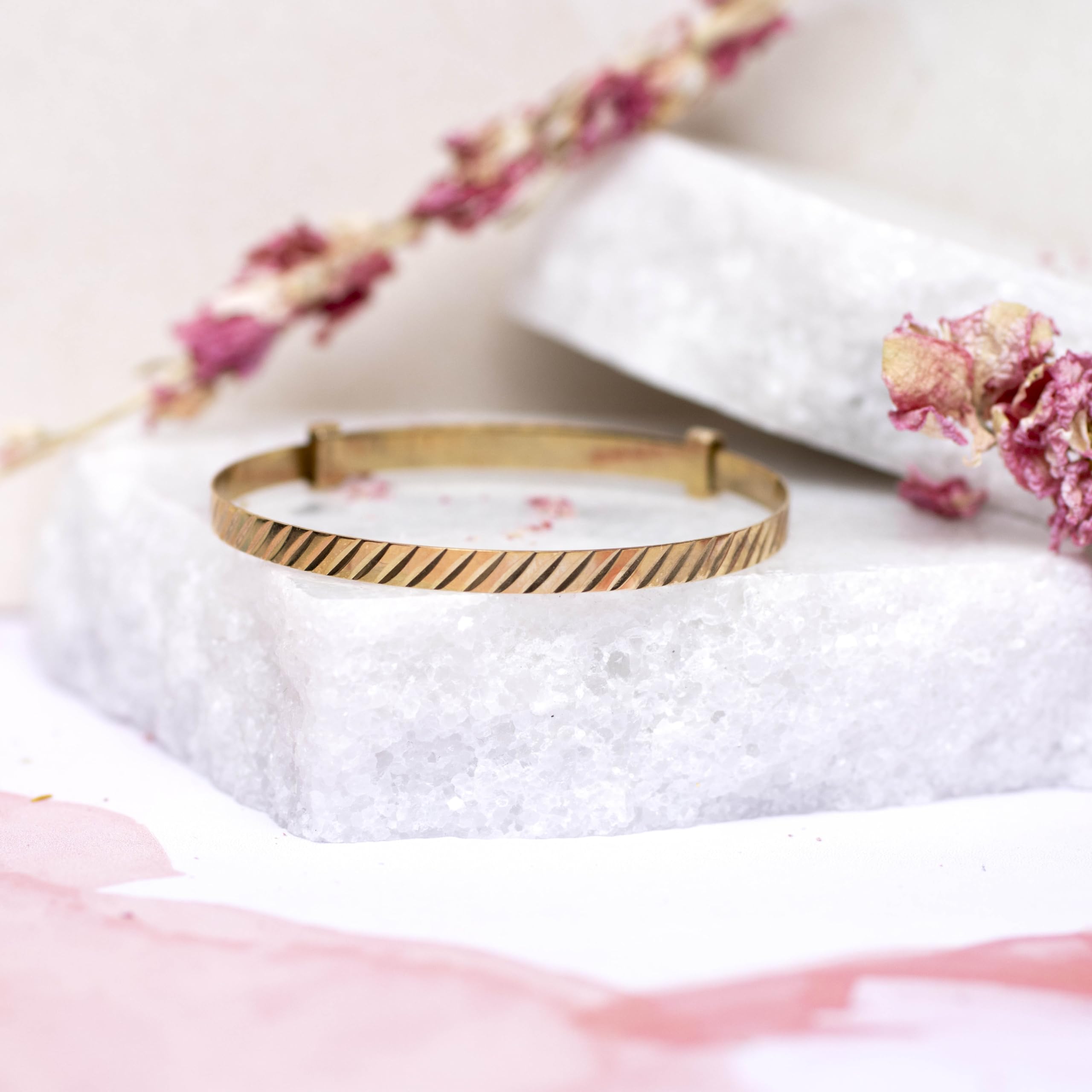 Carissima Gold 9K Yellow Gold Diamond-Cut Adjustable Baby Bangle for Women - Perfect for Newborns, Christening Gifts & Special Occasions