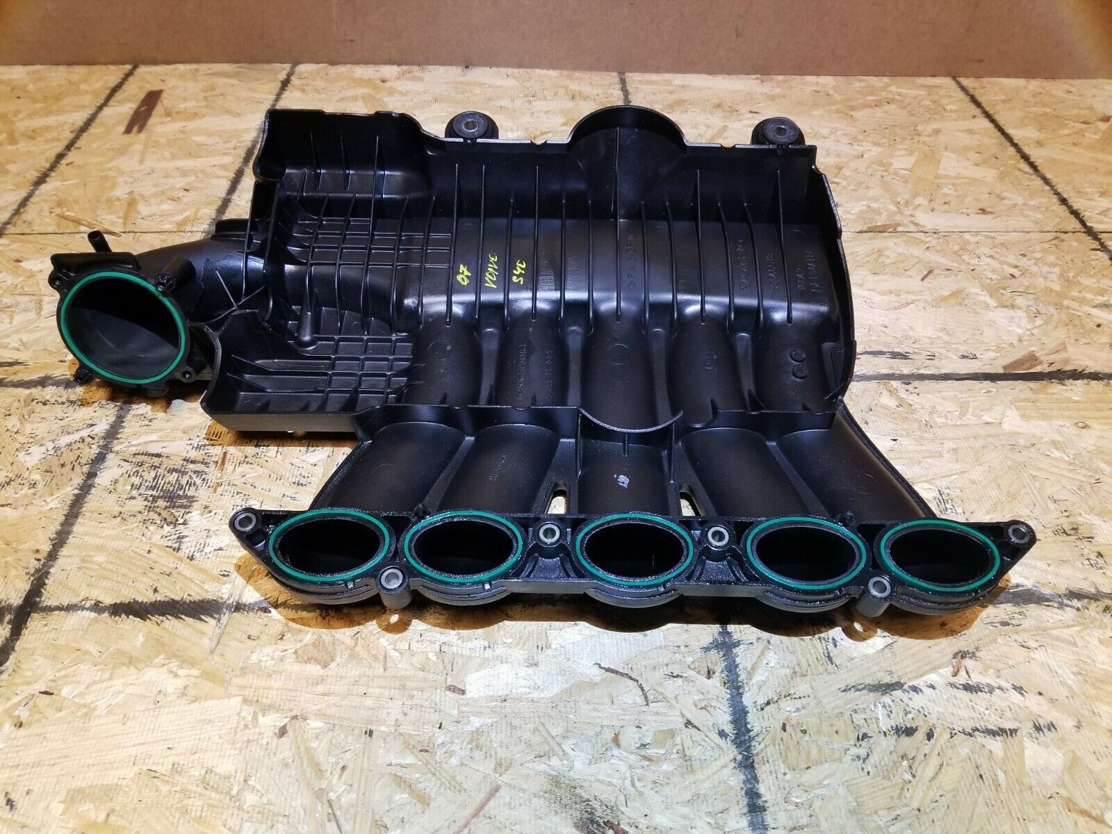 Original Volvo S40 2.4L Non-Turbo Intake Manifold (30646518) - OEM Replacement for 2005-2009 Models - Perfect for Engine Performance Upgrades & Repairs