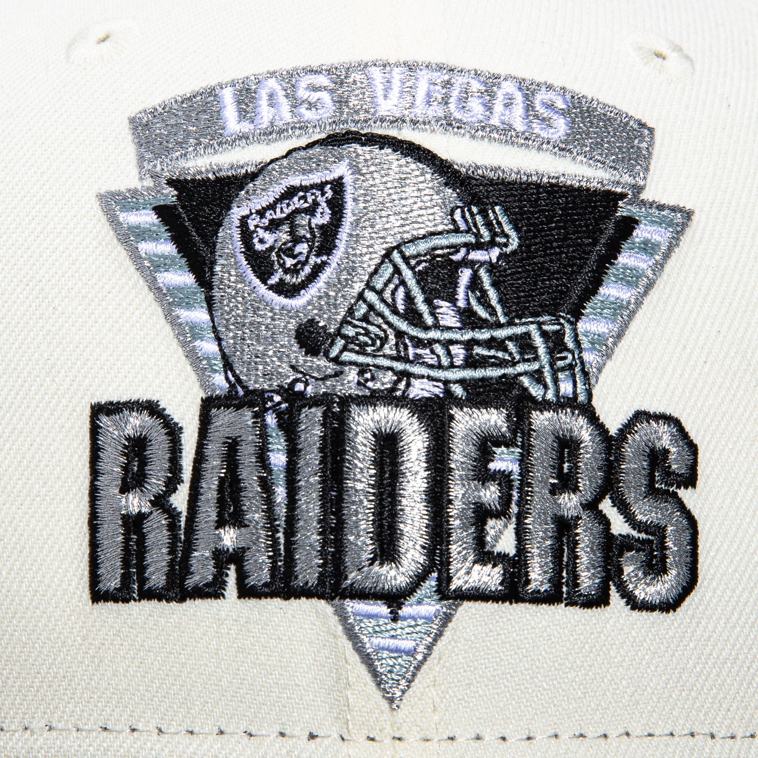 New Era 59Fifty Las Vegas Raiders Logo Patch Snapback Hat - White & Black - Official NFL Baseball Cap for Men & Women - Perfect for Game Day, Sports Events & Streetwear Fashion