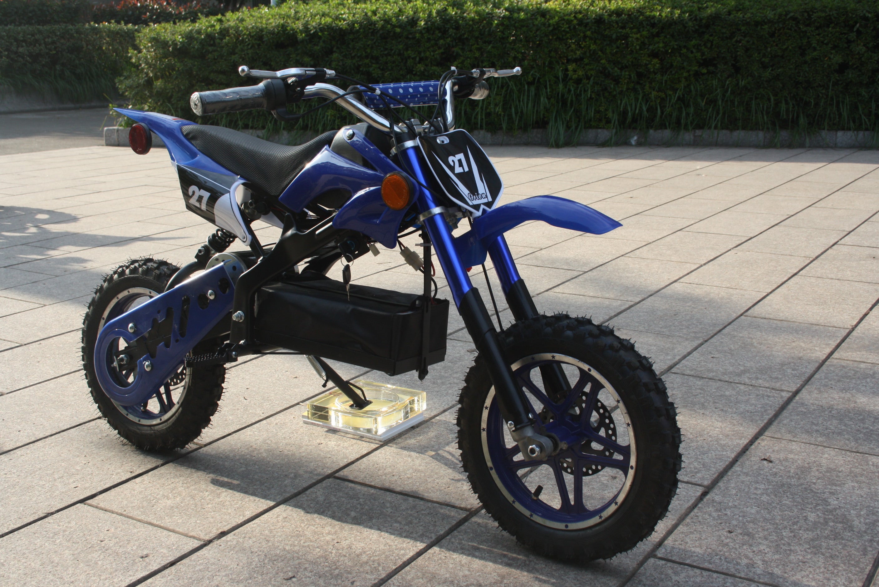 Onyx Dirt Bike for Adults - High Performance Off-Road Motorcycle for Trail Riding & Motocross Racing - Perfect for Adventure Enthusiasts & Outdoor Sports