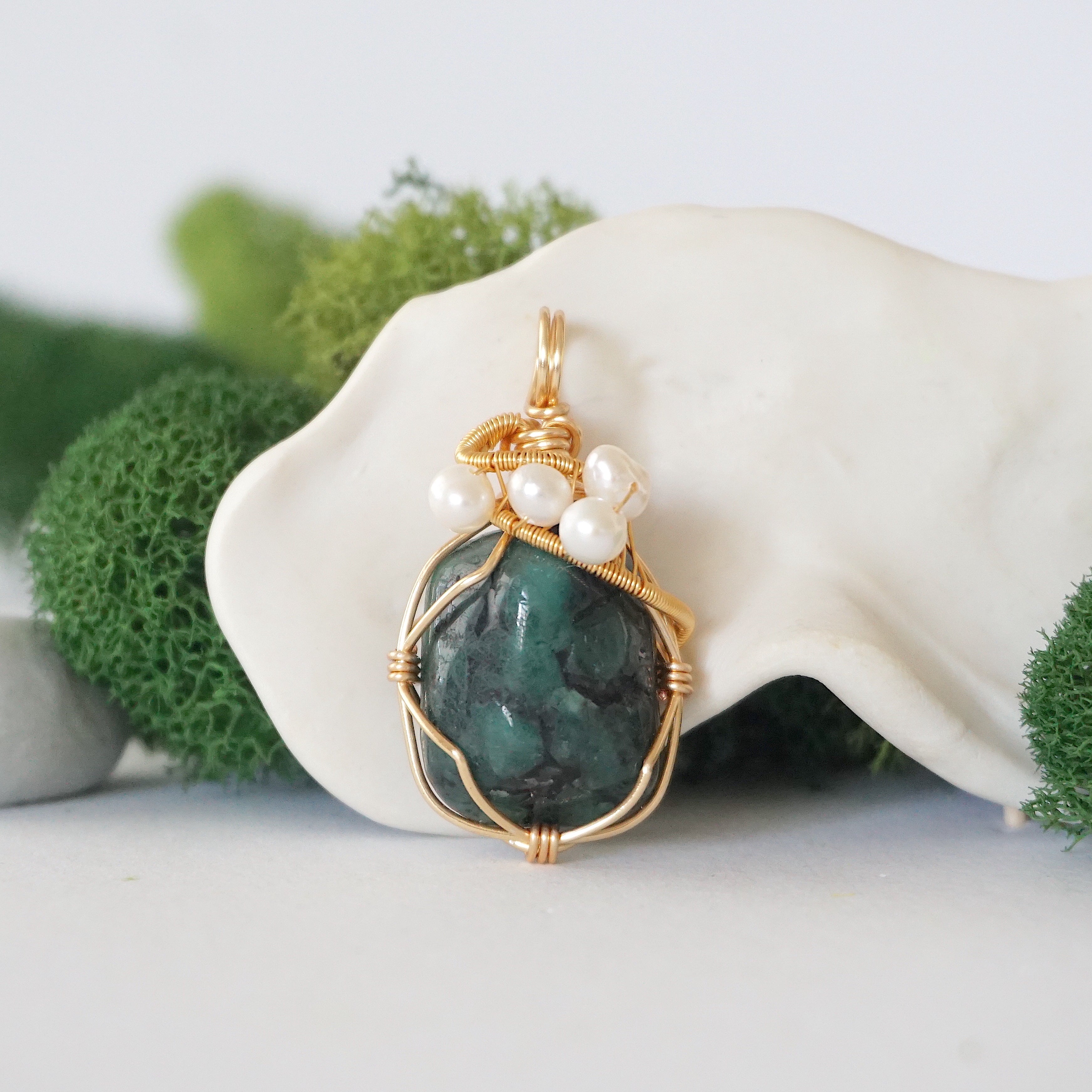 Elegant Emerald and Pearl Necklace - 18K Gold Plated Jewelry for Women | Perfect for Weddings, Parties & Special Occasions