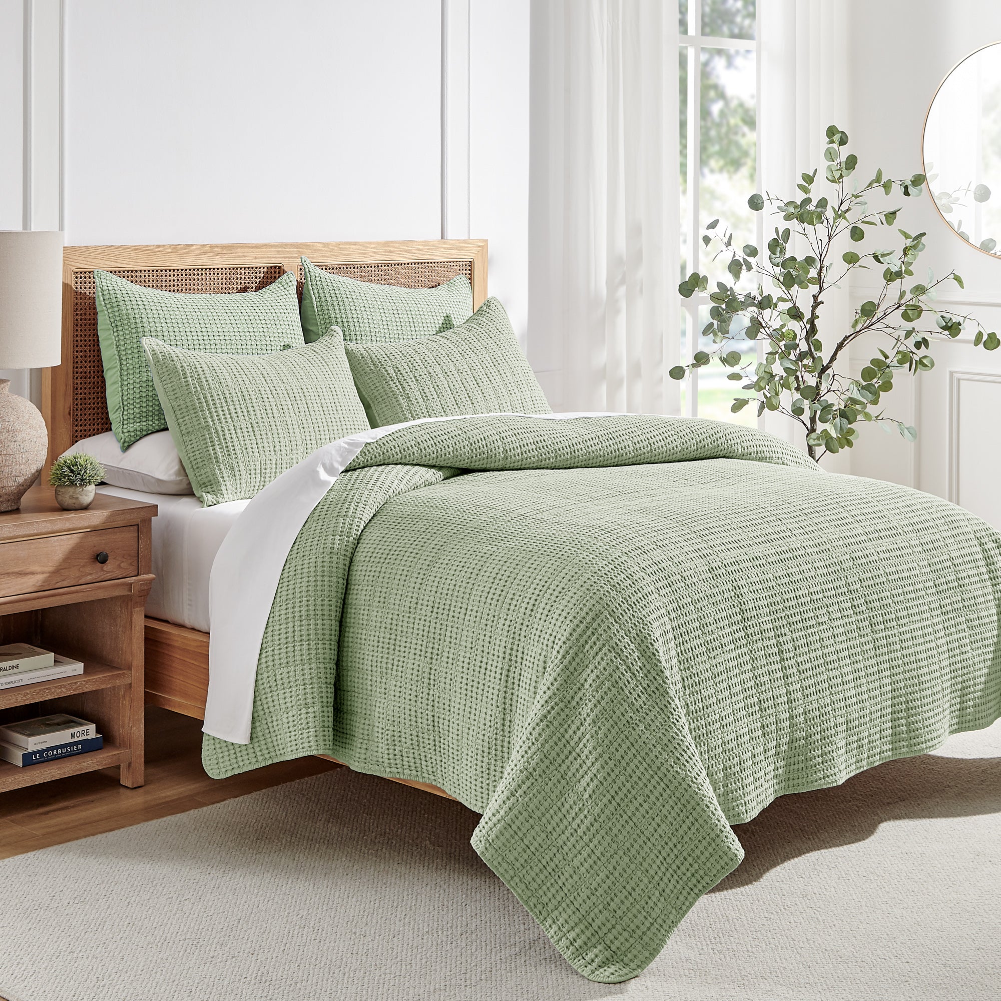 Luxury Mills Waffle Quilt Set - Ultra Soft Bedding Collection for Queen/King Size Beds - Perfect for Cozy Bedrooms, Guest Rooms & Hotel Stays